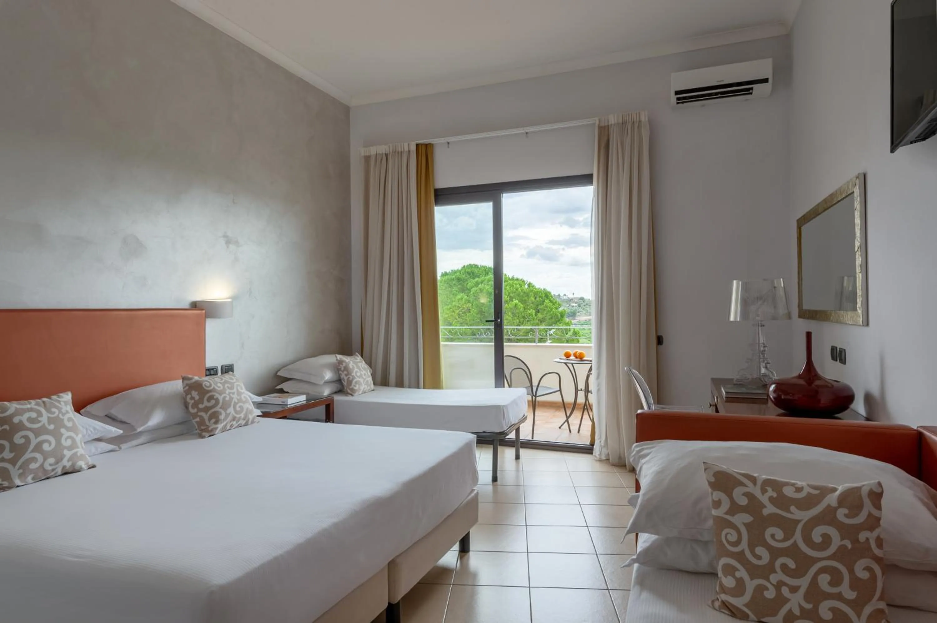 Photo of the whole room, Bed in Grand Hotel Sofia