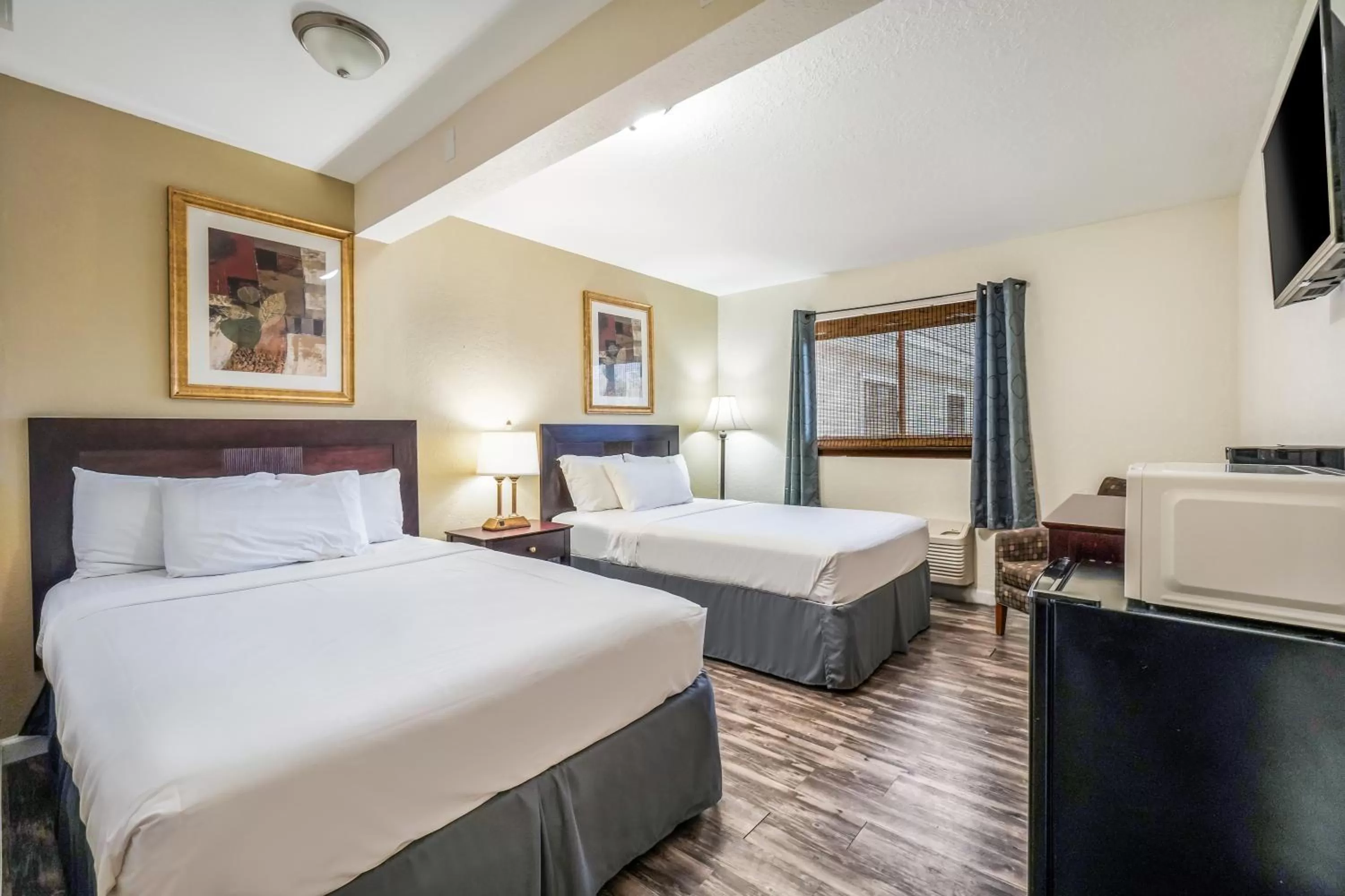 Double Room with Two Double Beds - Non-Smoking in Americas Best Value Inn Marquette