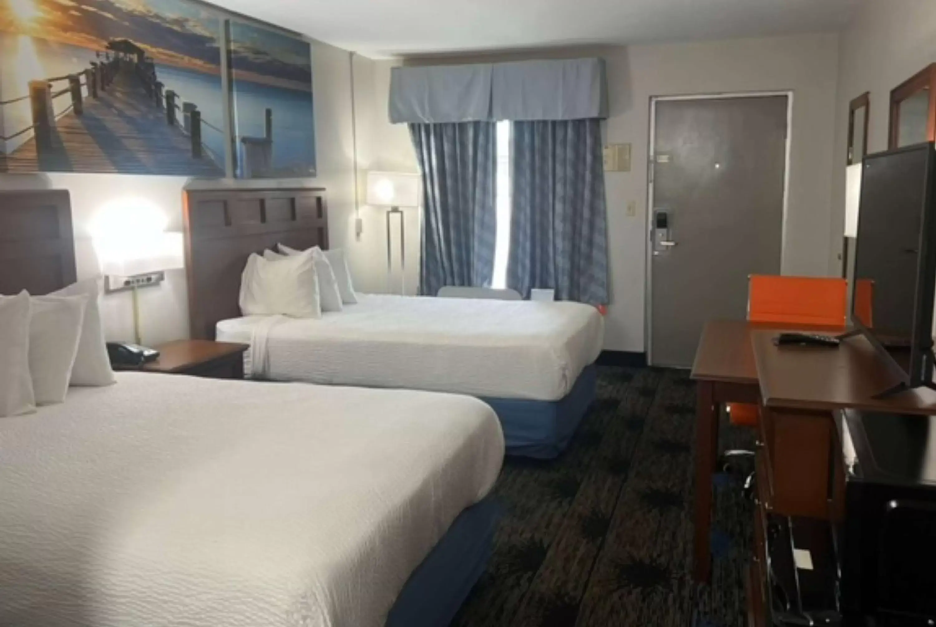 Photo of the whole room, Bed in Days Inn by Wyndham Greenville