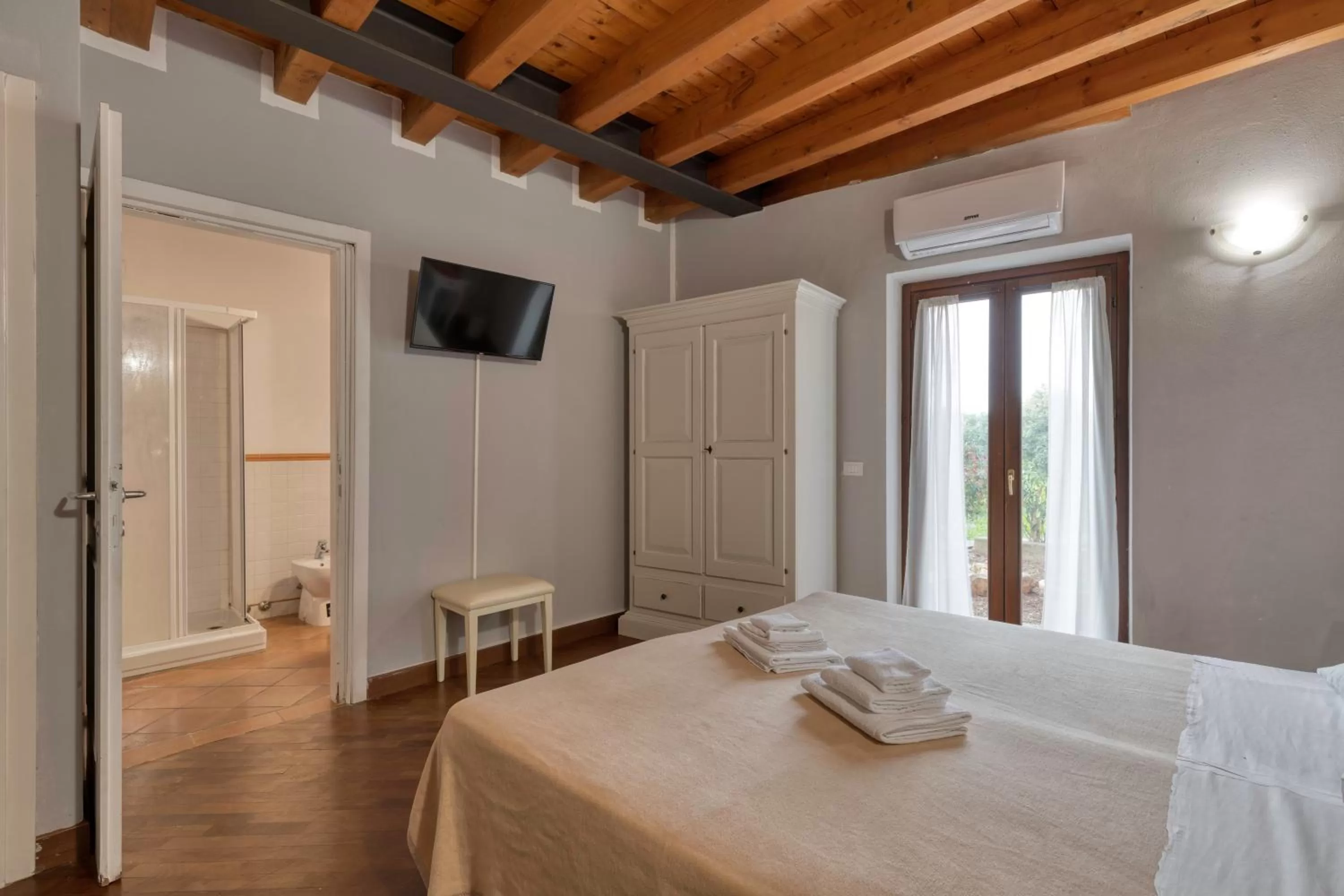 Photo of the whole room, Bed in Cascina Volta