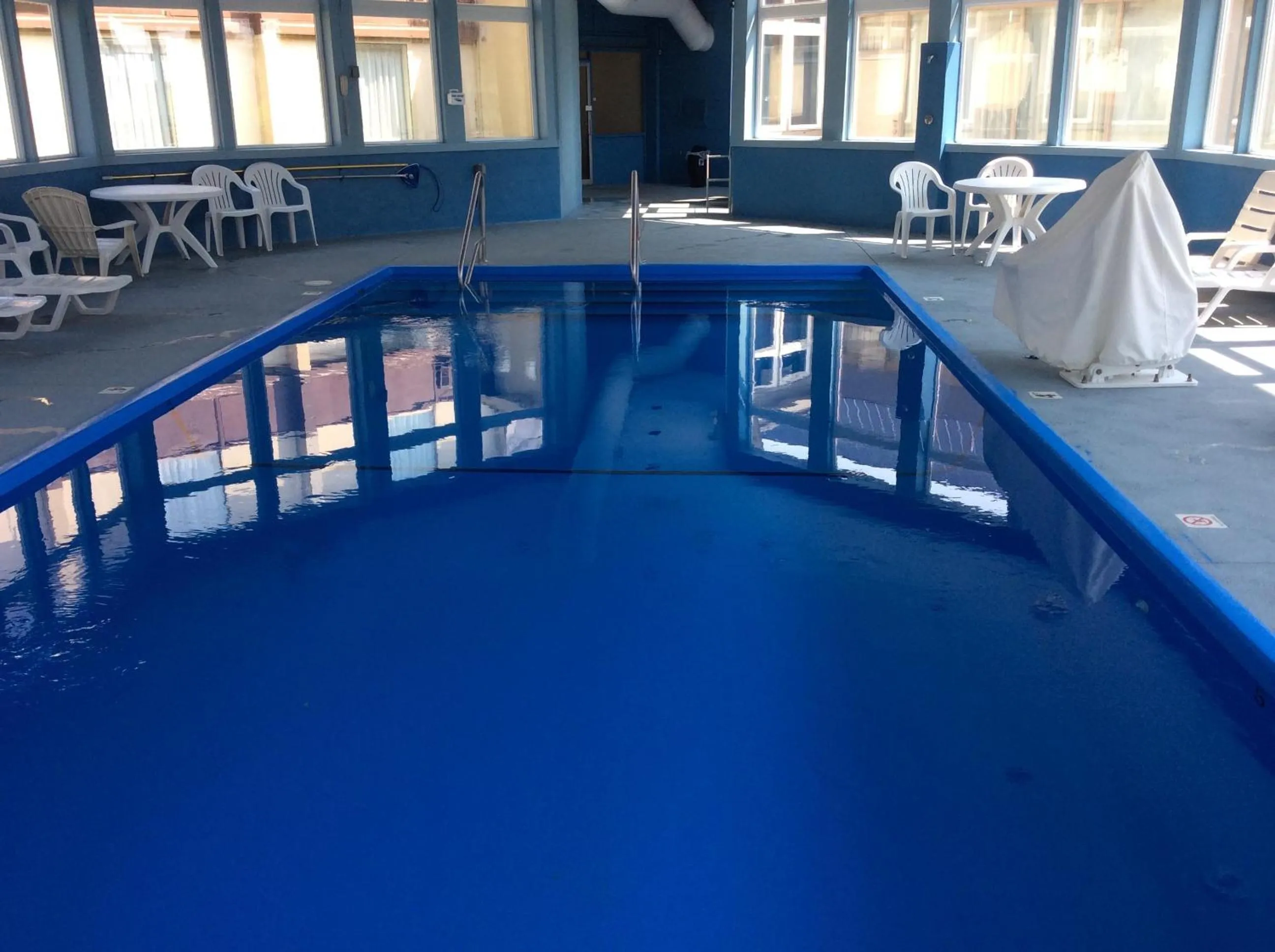 Swimming pool in Days Inn by Wyndham Albion