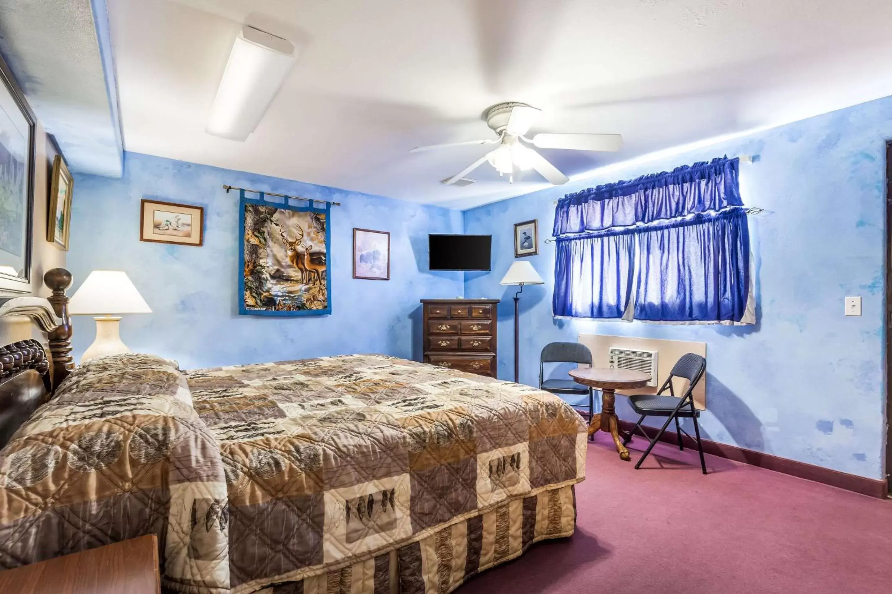 Photo of the whole room, Bed in Rodeway Inn & Suites Big Water - Antelope Canyon