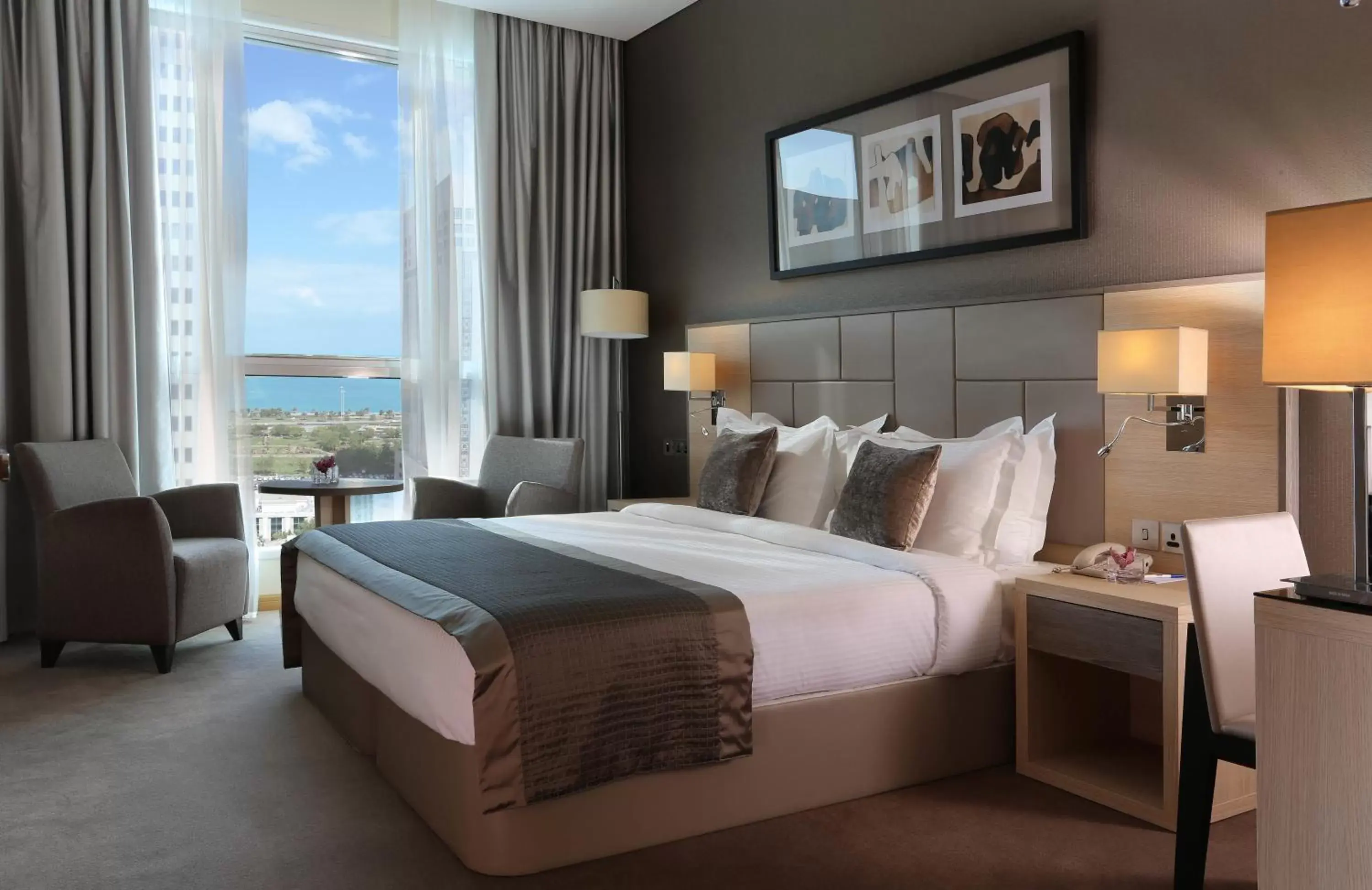 Bedroom, Bed in TRYP by Wyndham Abu Dhabi City Center