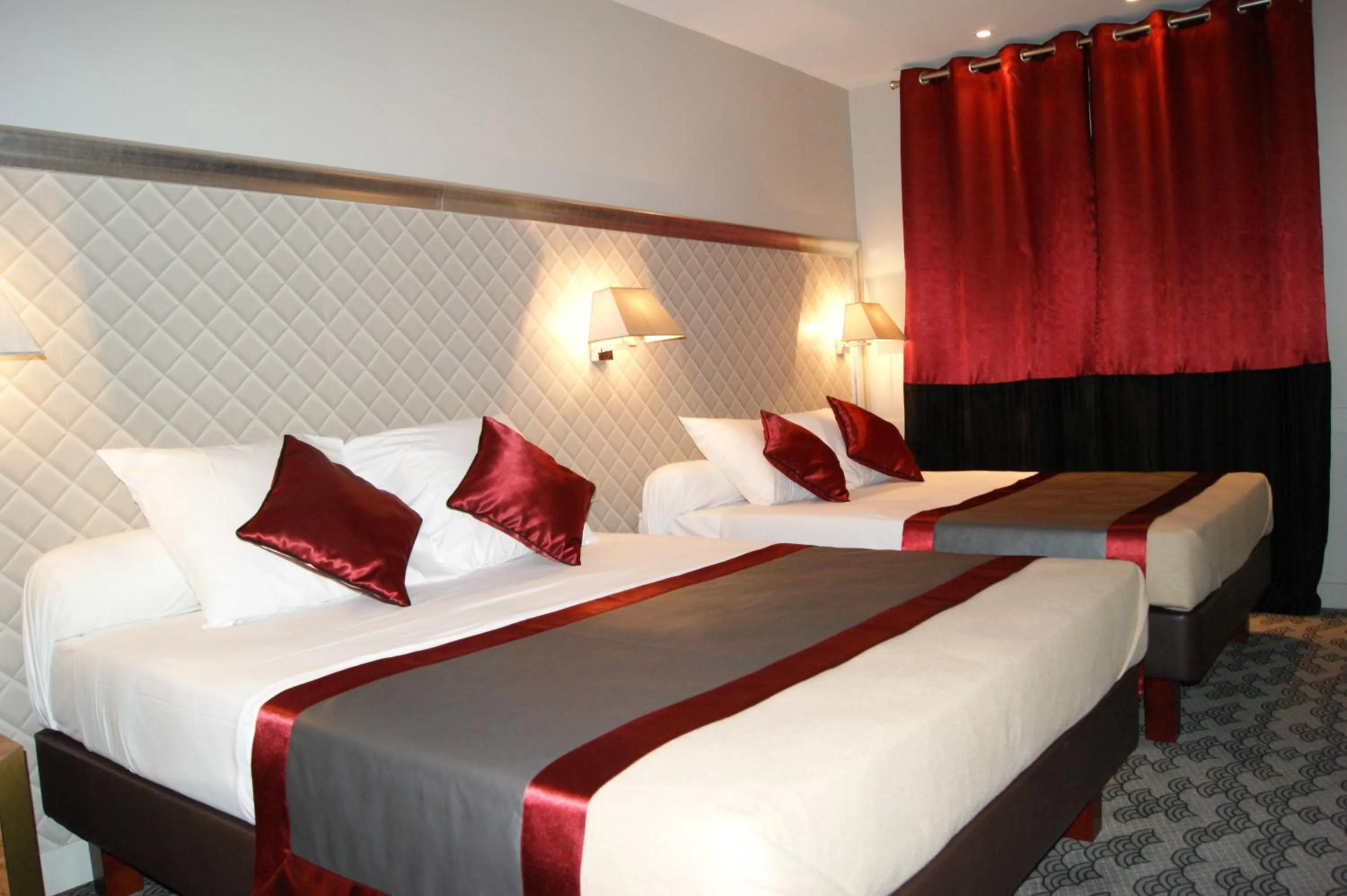 Bed in Hotel d'Amiens