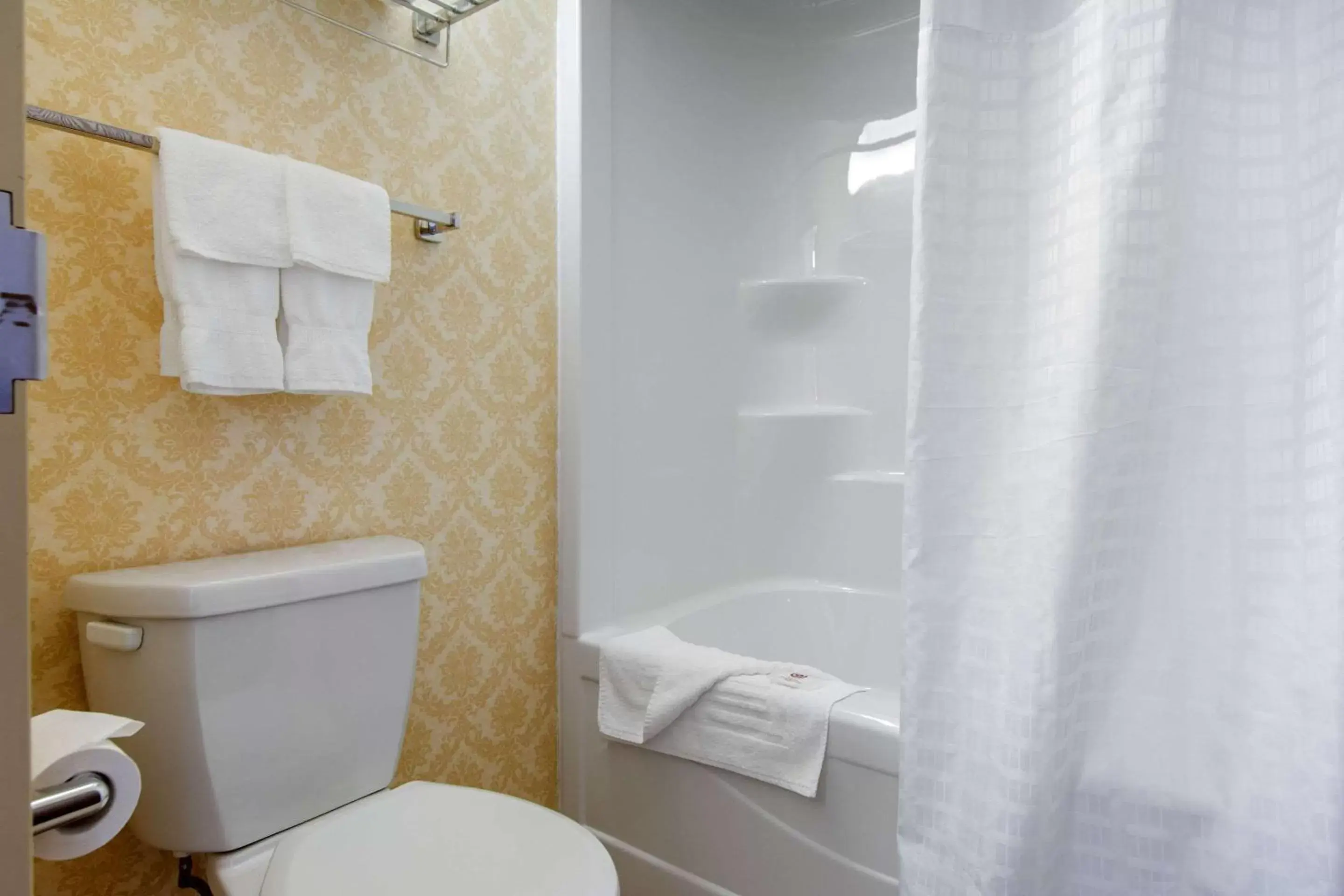 Bathroom in Comfort Inn & Suites Levis / Rive Sud Quebec city