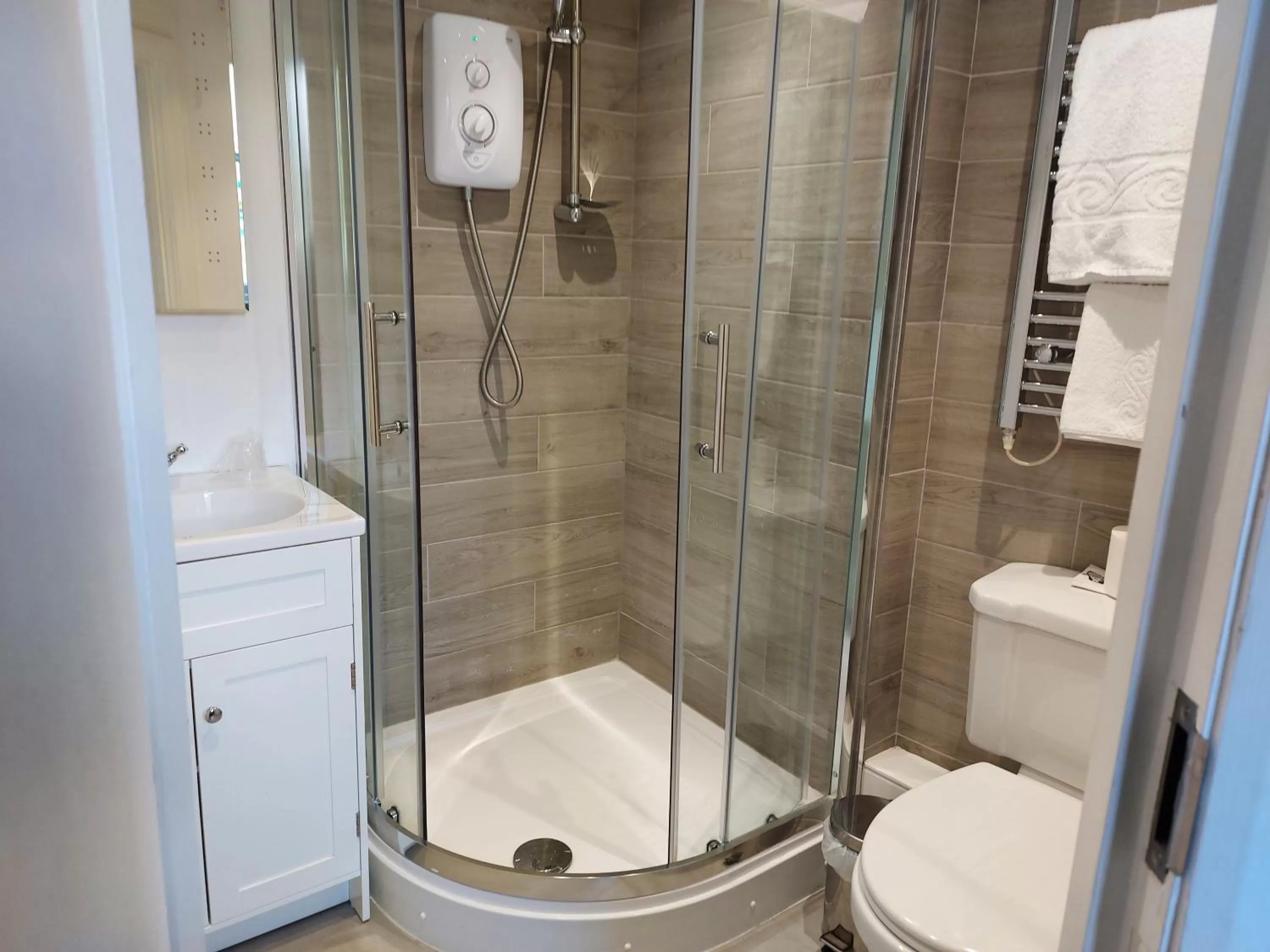 Shower in The Osborne Hotel