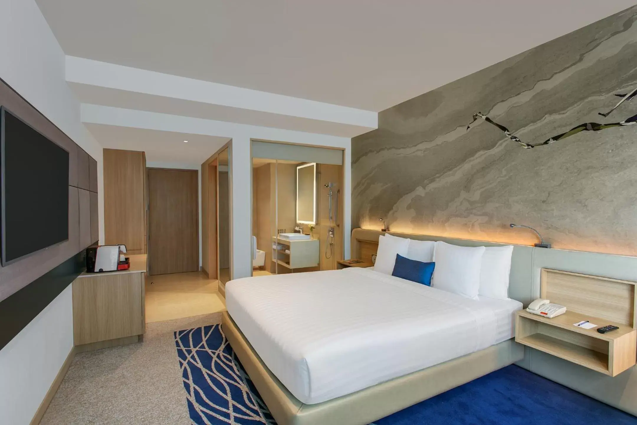 Bed in Novotel Ahmedabad