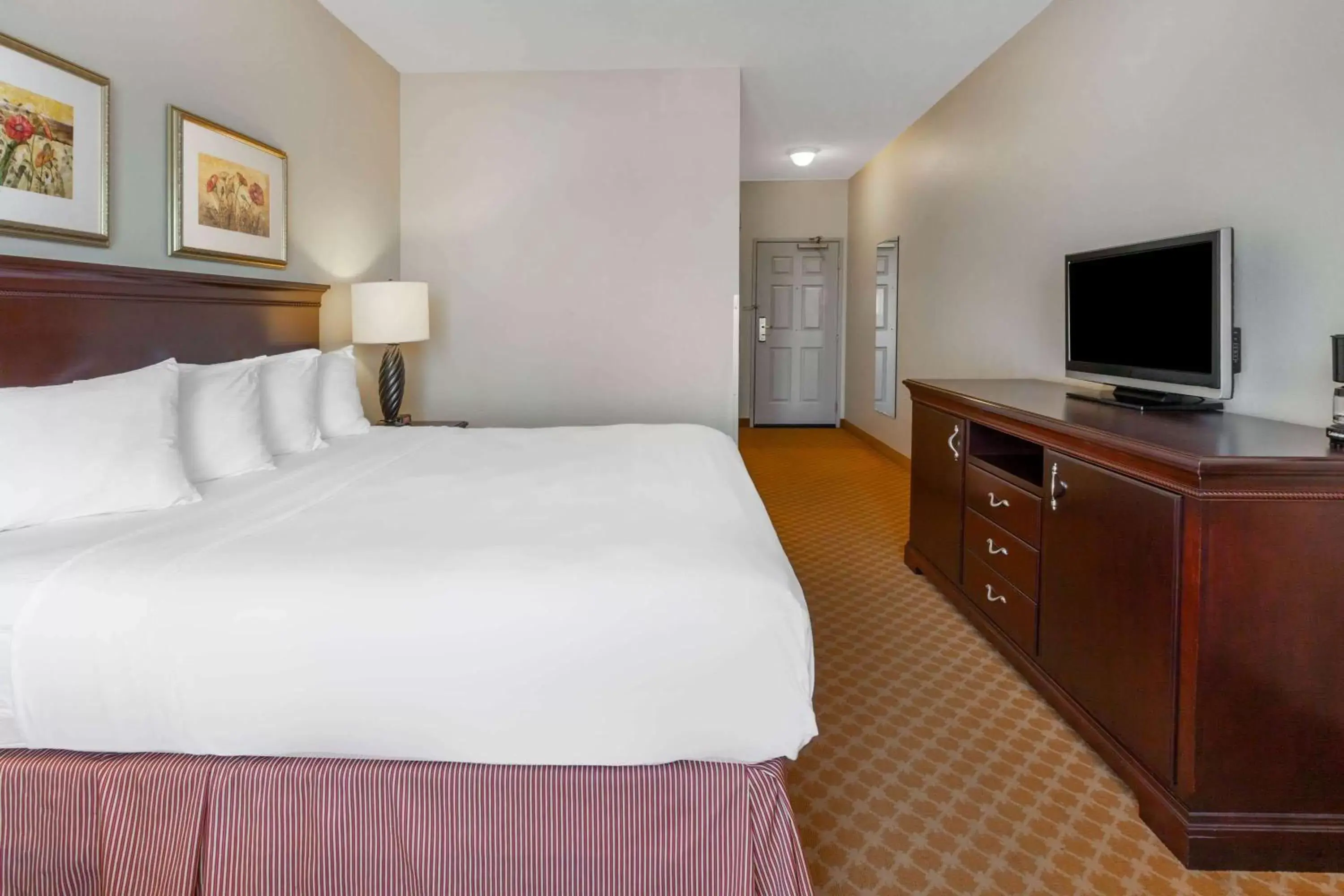 Photo of the whole room, Bed in AmericInn by Wyndham Iron Mountain