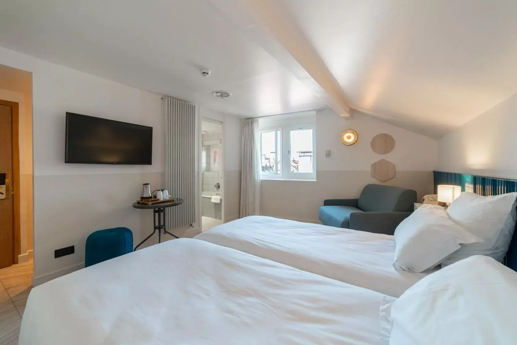 Photo of the whole room, Bed in Hôtel du Palais de l'Isle Photo of the whole room, Bed in Hôtel du Palais de l'Isle