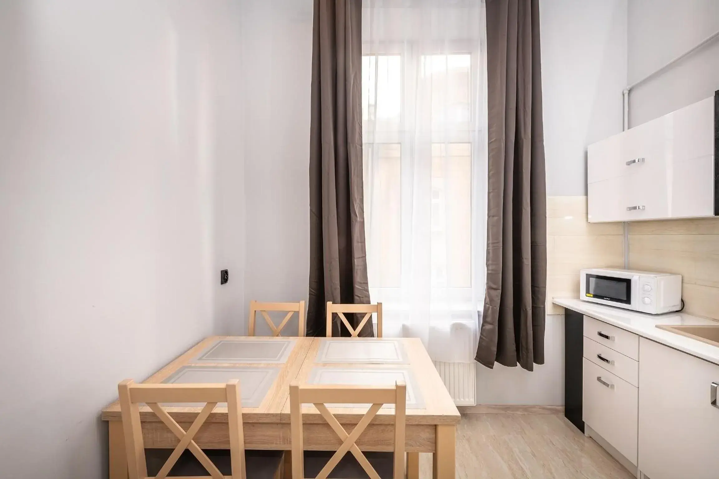 Kitchen or kitchenette, Dining Area in Queen Apartments