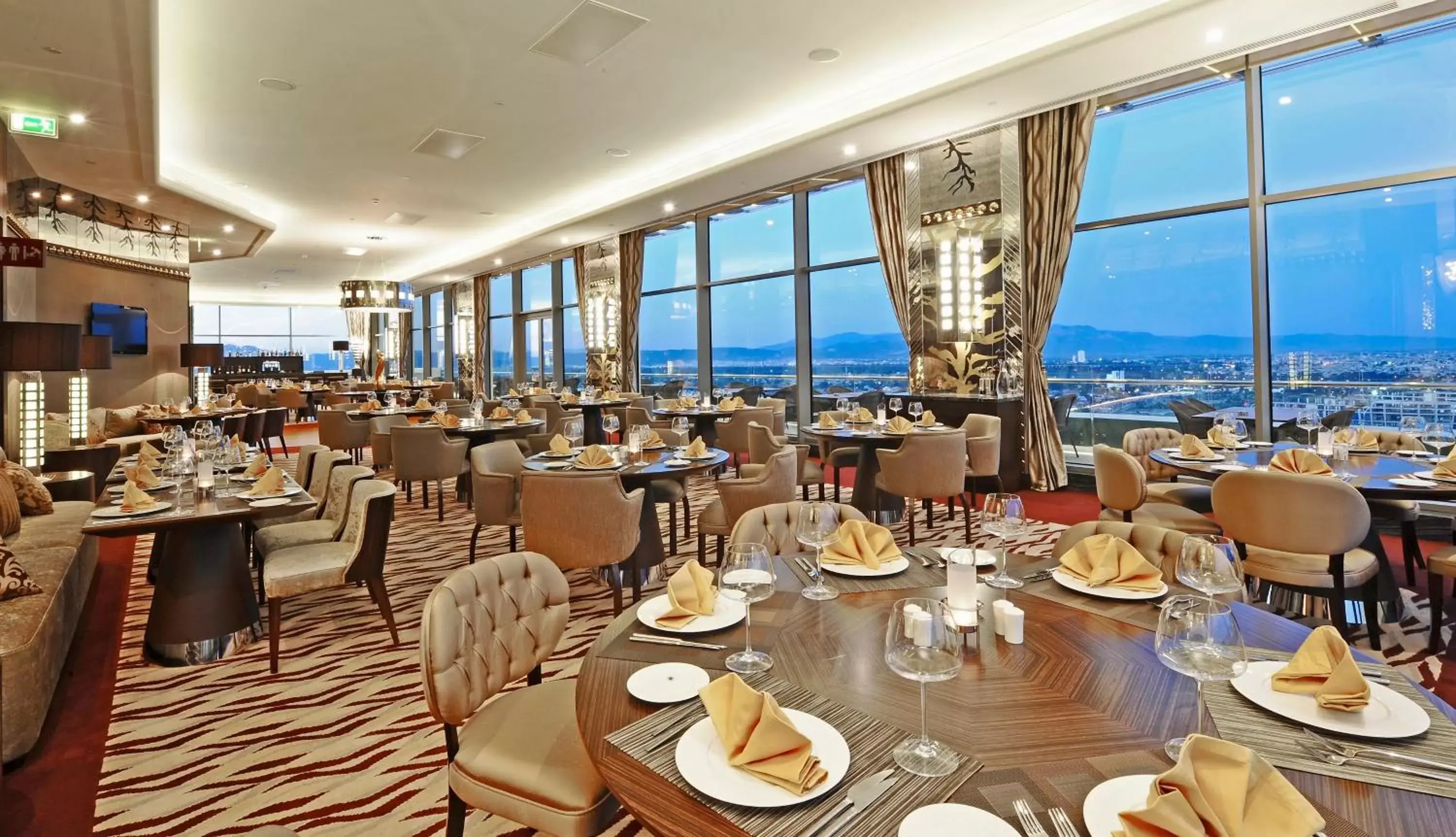 Restaurant/Places to Eat in Crowne Plaza Bursa Convention Center & Thermal Spa, an IHG Hotel