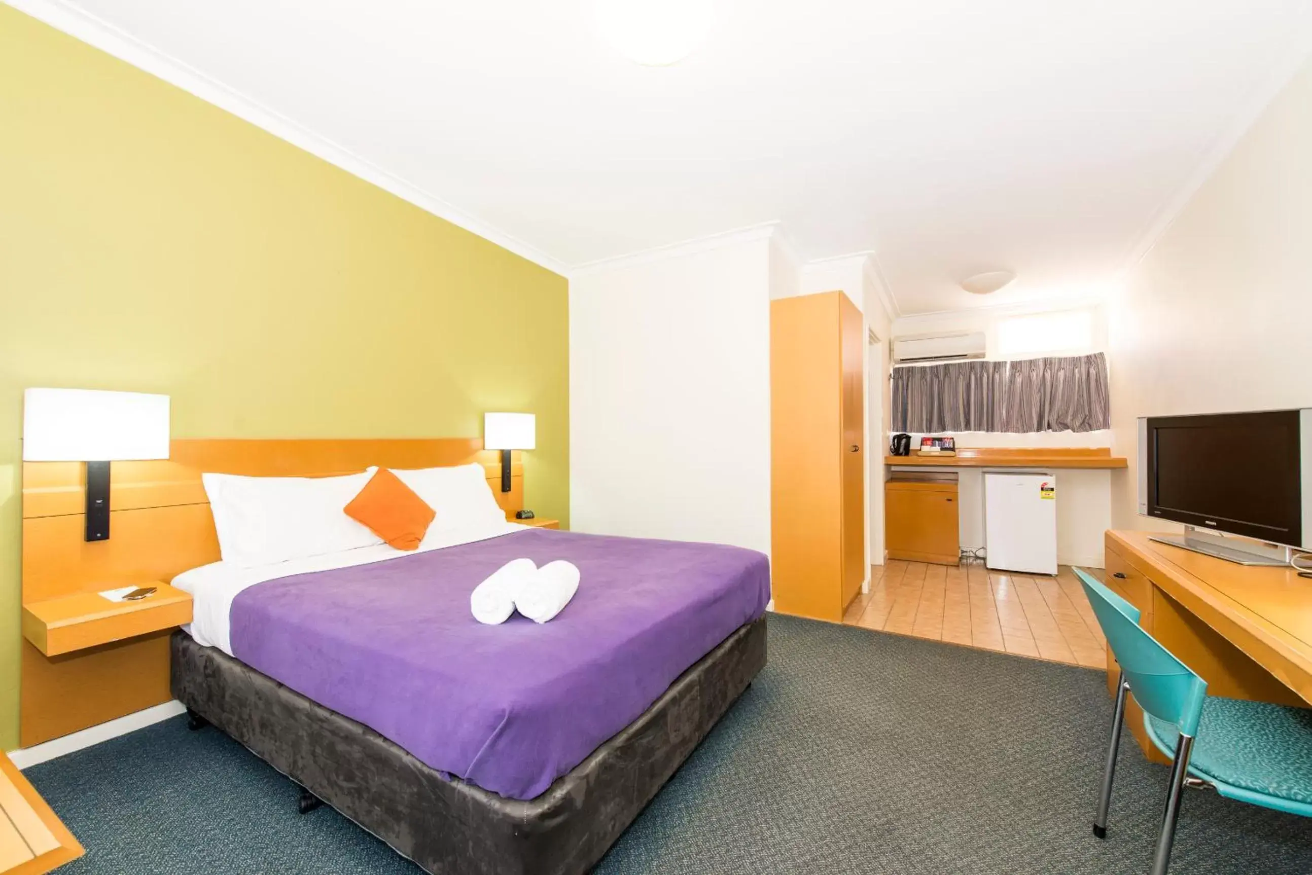 Photo of the whole room, Bed in ibis Styles Geraldton
