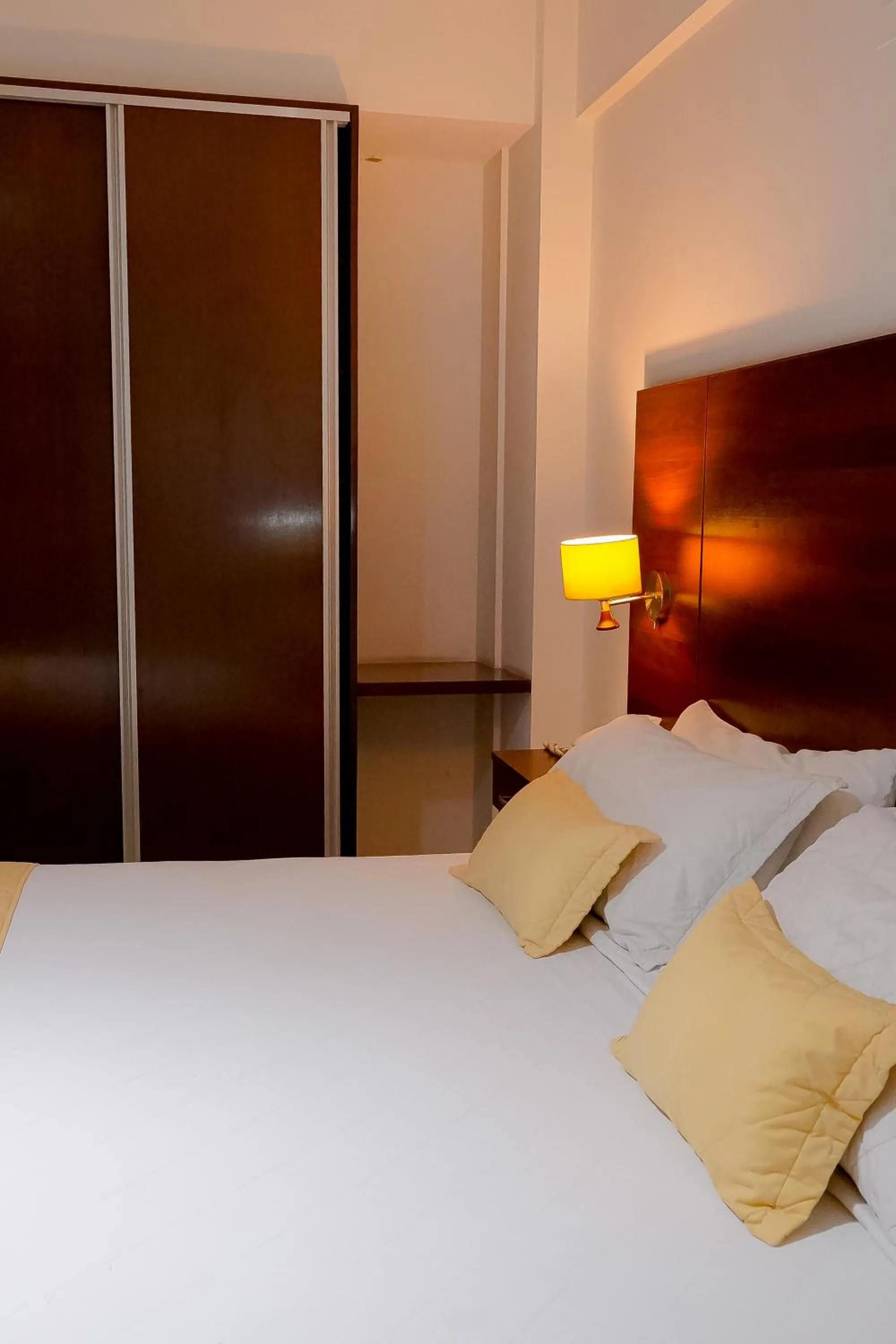 wardrobe, Bed in Prince Hotel