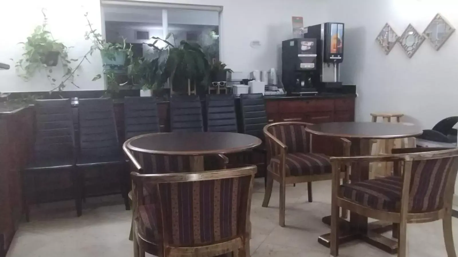 Breakfast, Lounge/Bar in Super 8 by Wyndham Dania/Fort Lauderdale Arpt