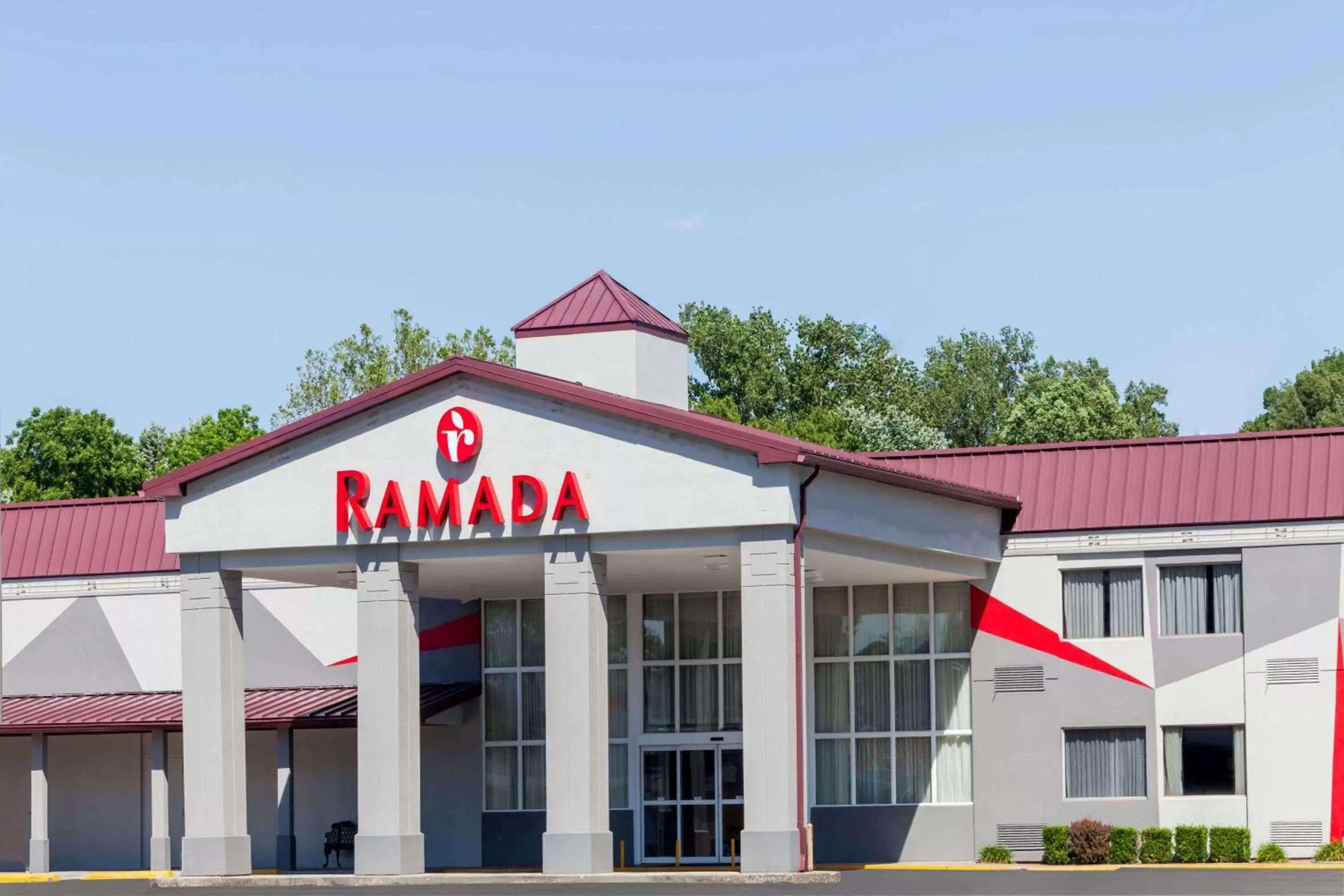 Property building in Ramada by Wyndham Henderson/Evansville