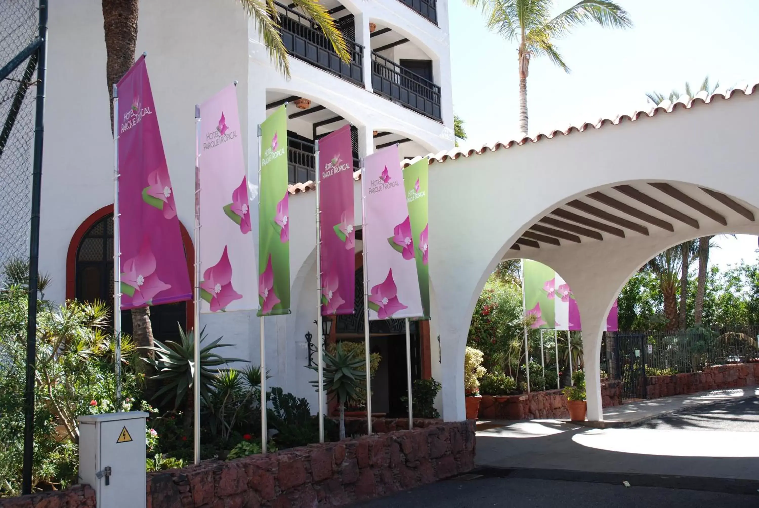 Facade/entrance, Property Building in Hotel Parque Tropical