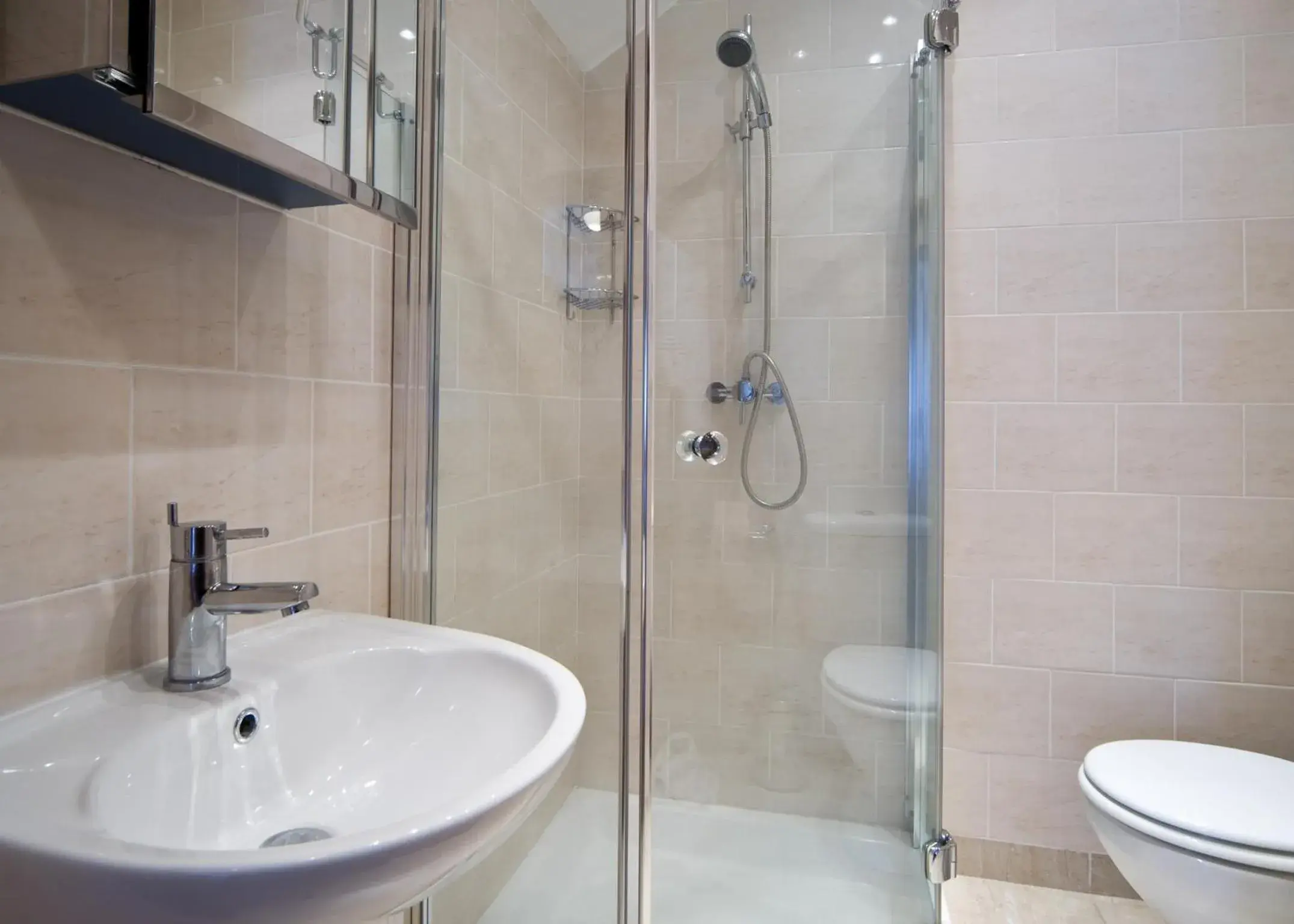 Shower, Bathroom in La Gaffe - Bed and Breakfast