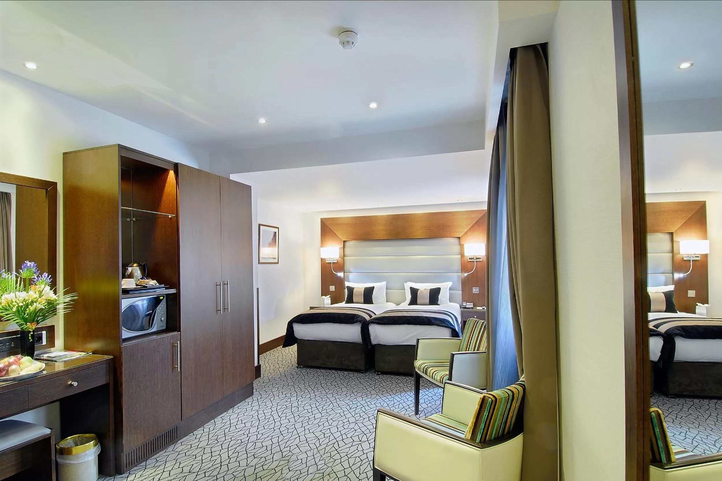 Club Twin Room in Park Grand London Kensington