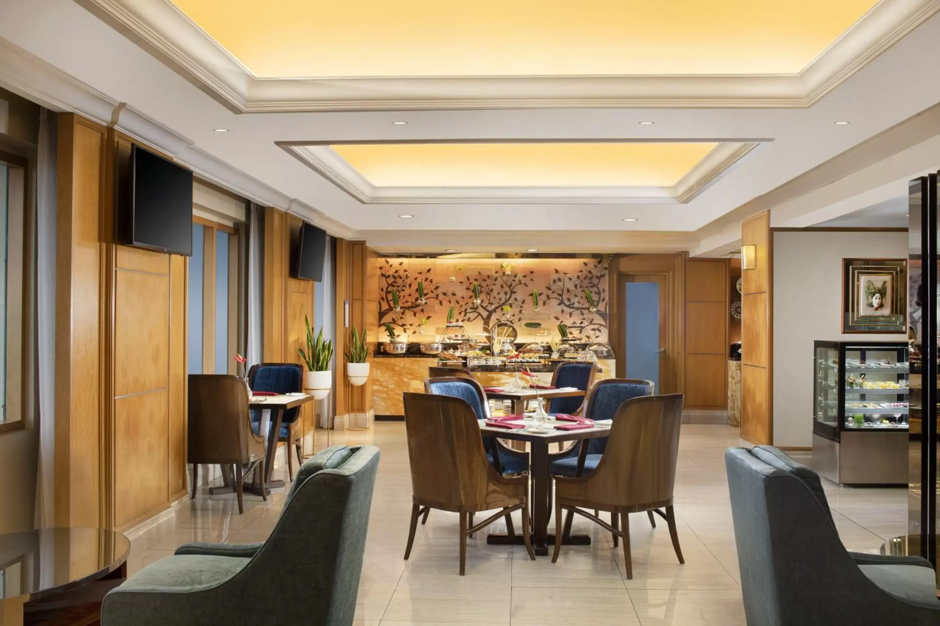 Lounge or bar, Restaurant/Places to Eat in Hotel Ciputra Jakarta managed by Swiss-Belhotel International