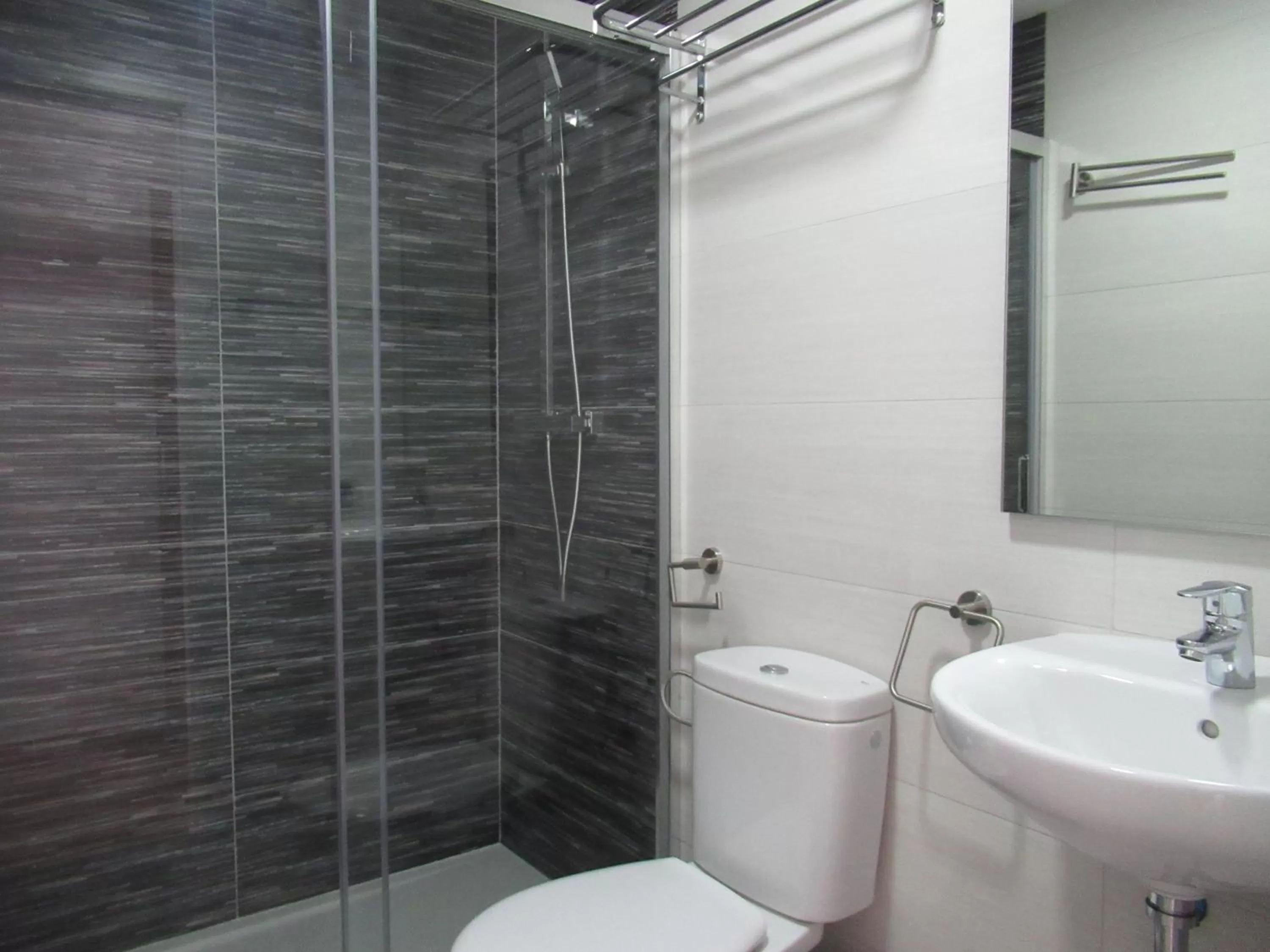 Bathroom in NÁUTICO Suites, by Comfortable Luxury - Adults Only