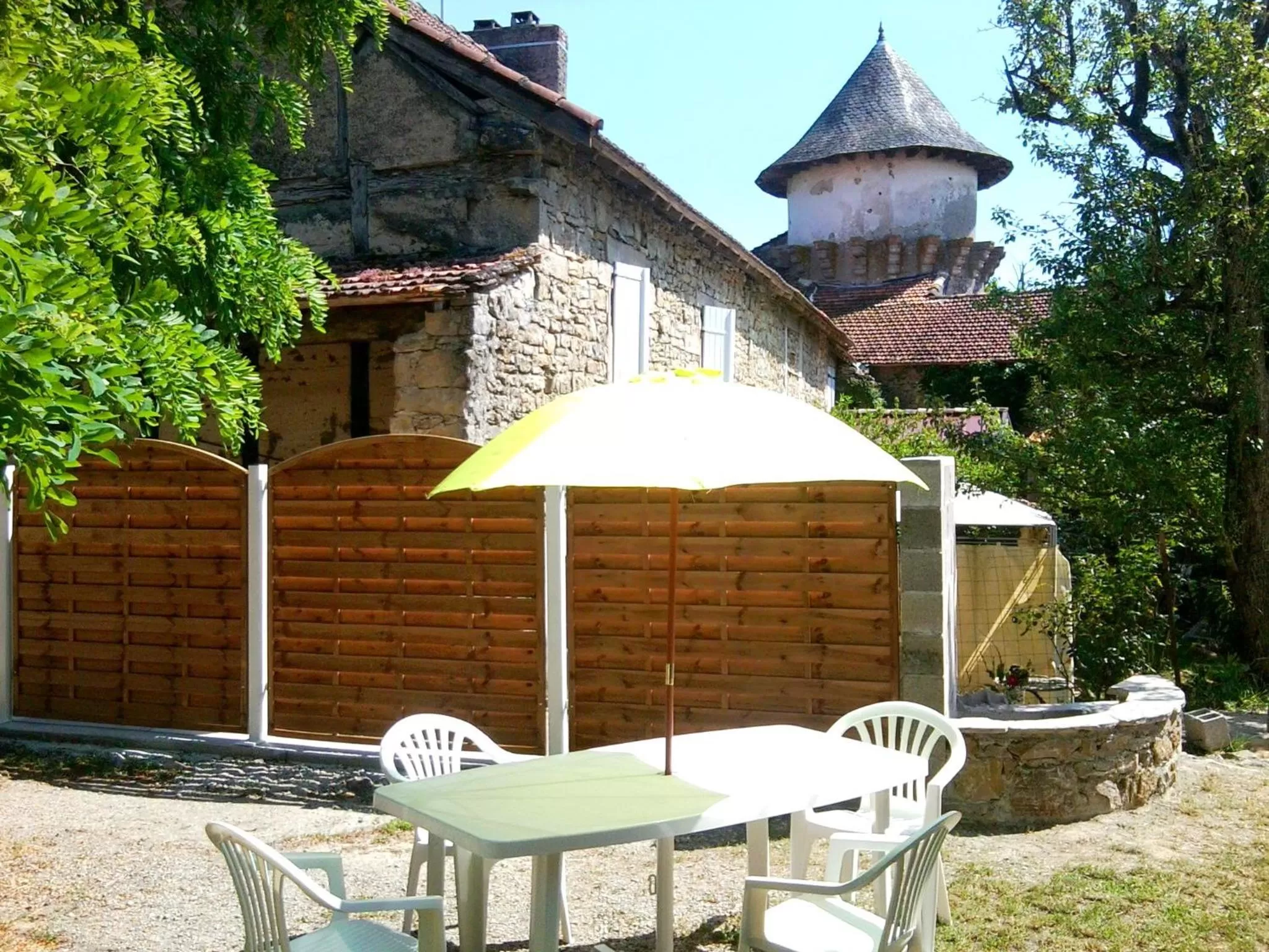 Patio, Property Building in Chambres d'Hôtes Le Clos du Murier