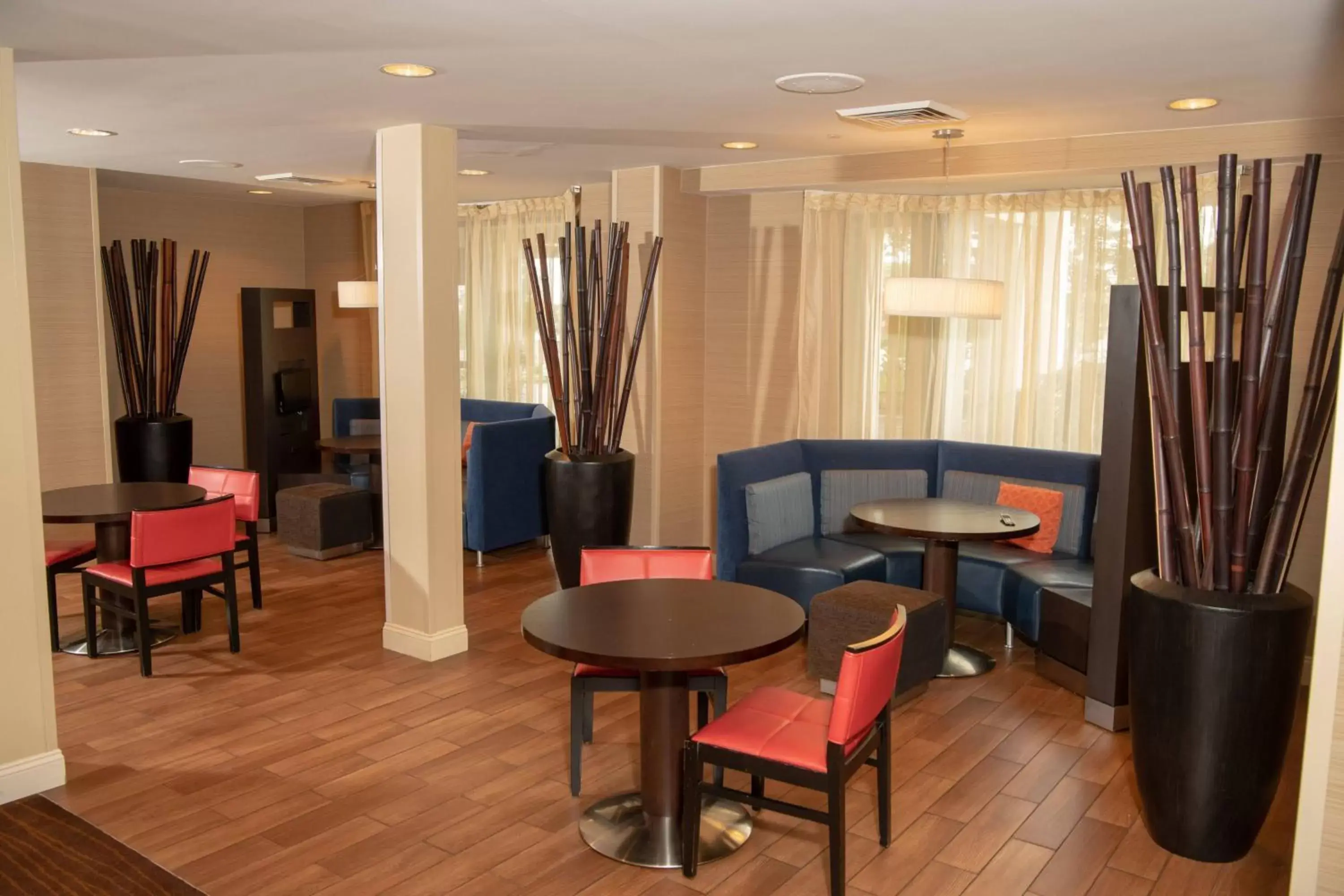 Other, Lounge/Bar in Courtyard by Marriott Erie Ambassador Conference Center