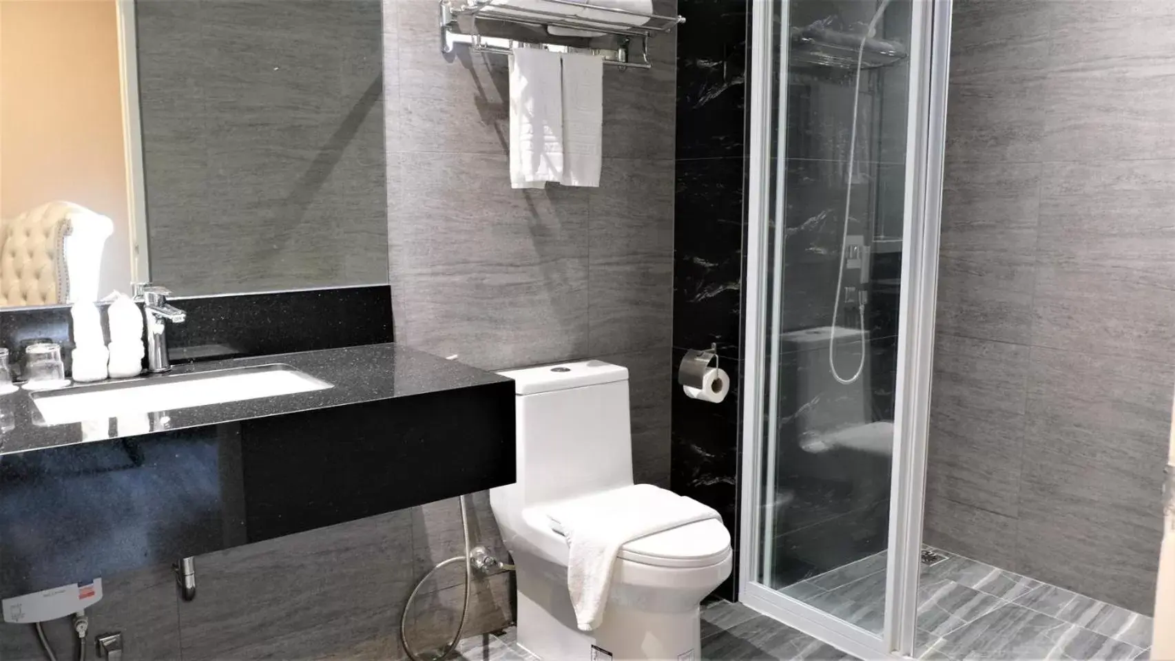 Bathroom in KTK Pattaya Hotel & Residence