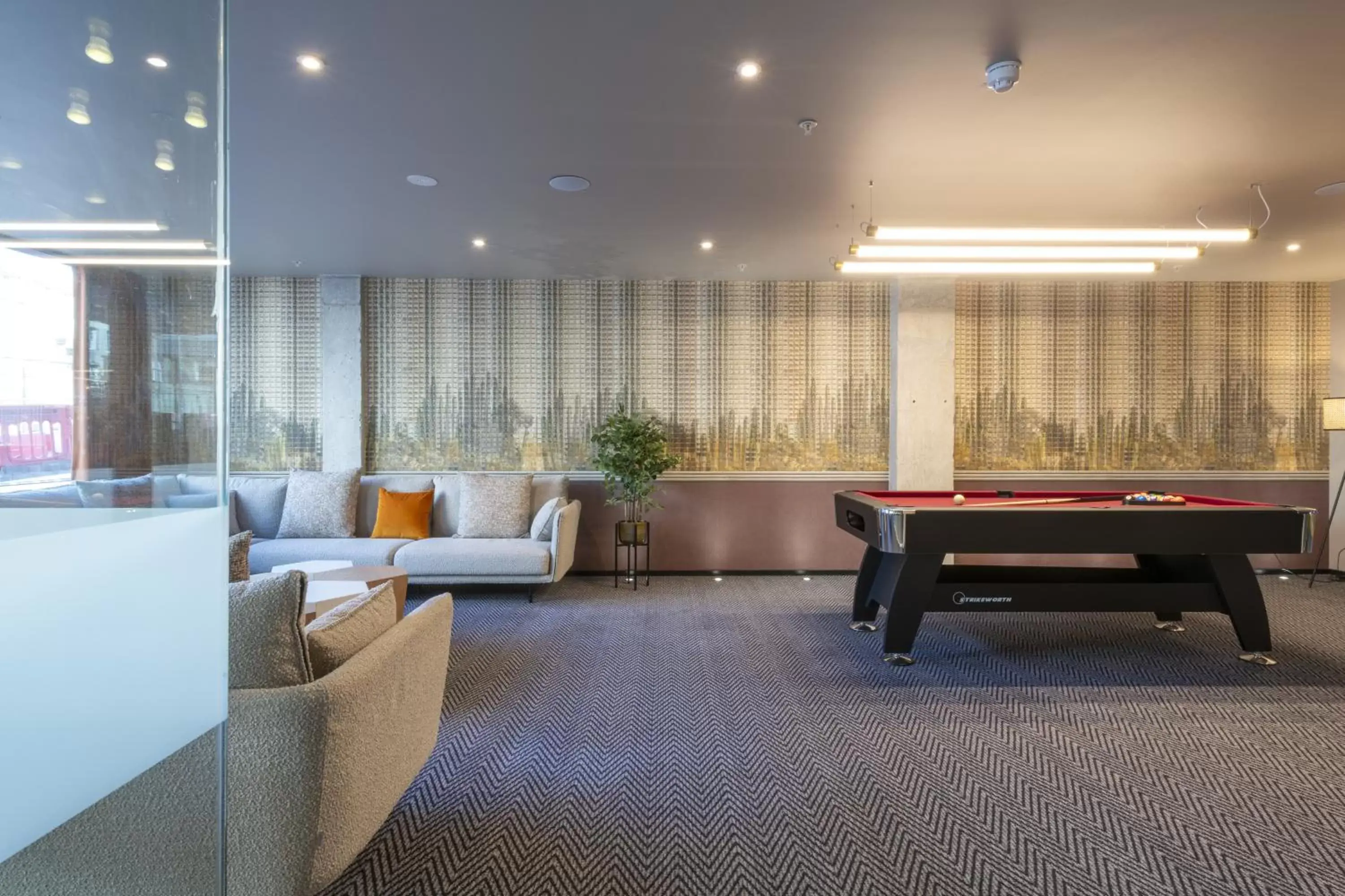 Lobby or reception, Billiards in Sandman Signature Glasgow Hotel