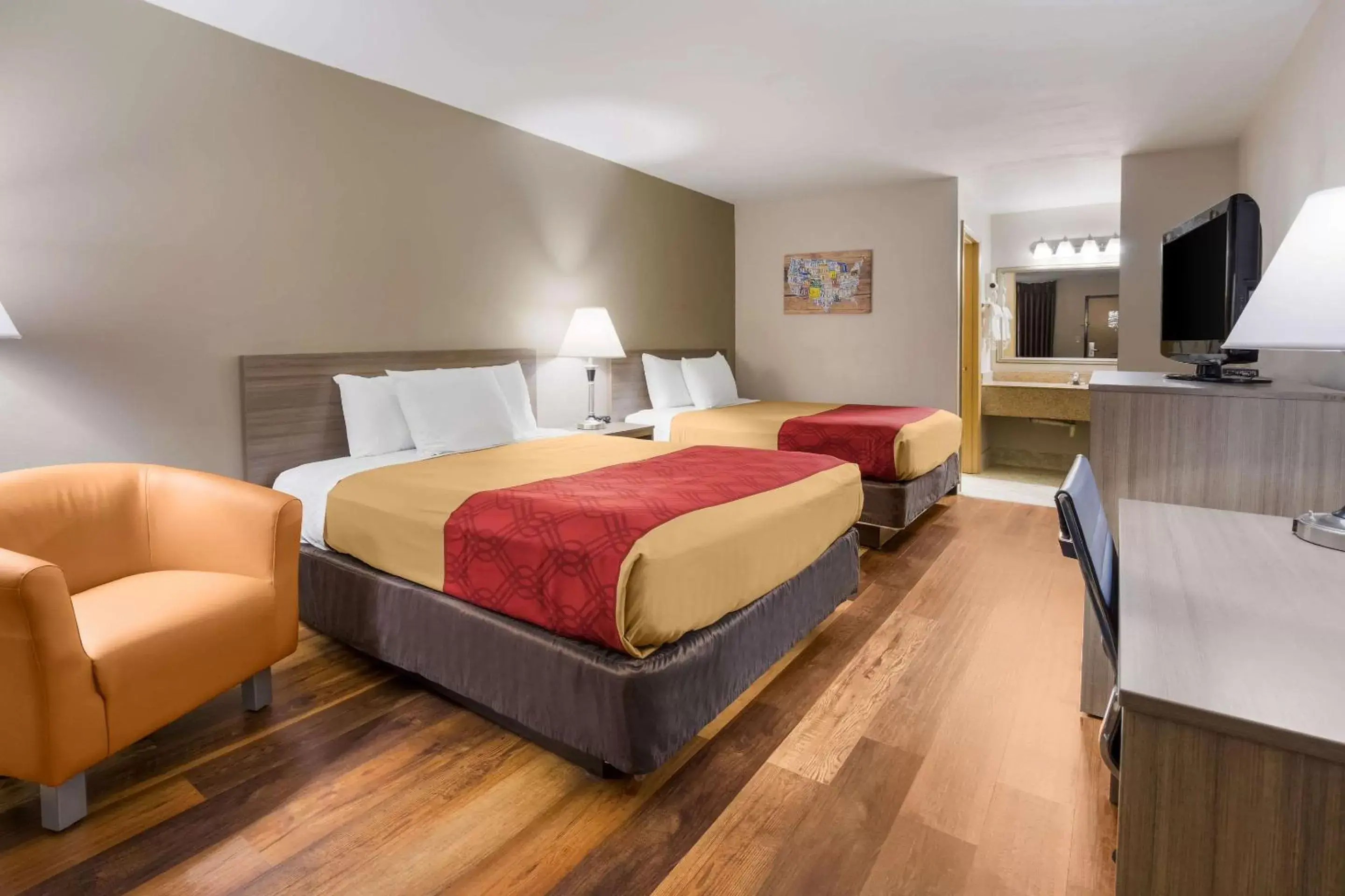 Queen Room with Two Queen Beds - Smoking in Econo Lodge Queen Room with Two Queen Beds - Smoking in Econo Lodge