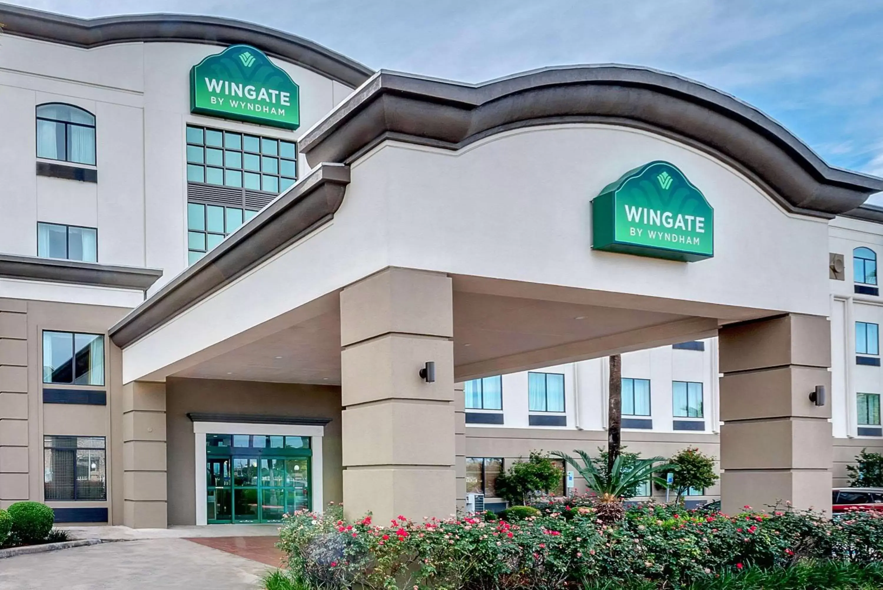 Property building in Wingate By Wyndham Houston / Willowbrook