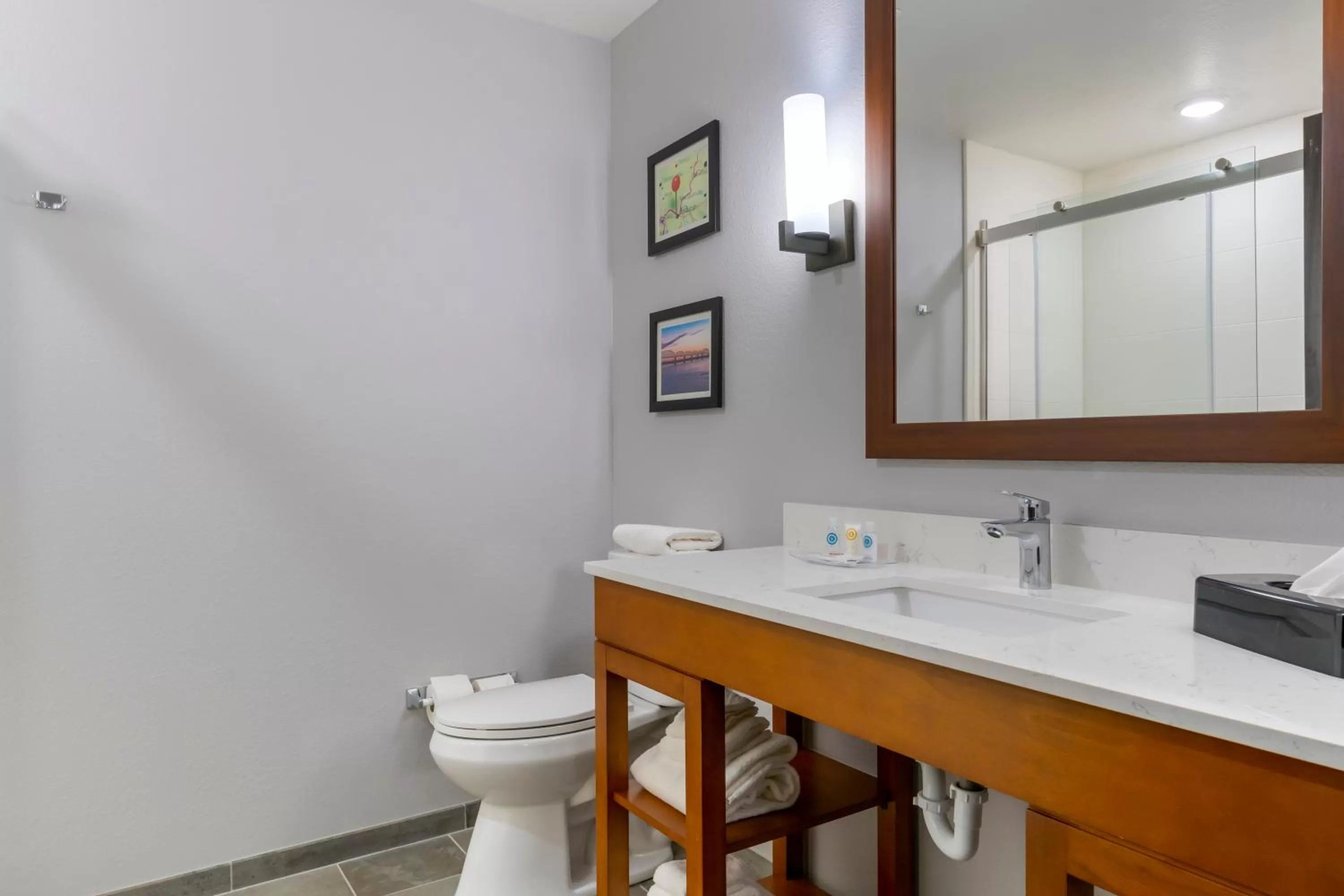 Bathroom in Comfort Suites Paducah Mall Area