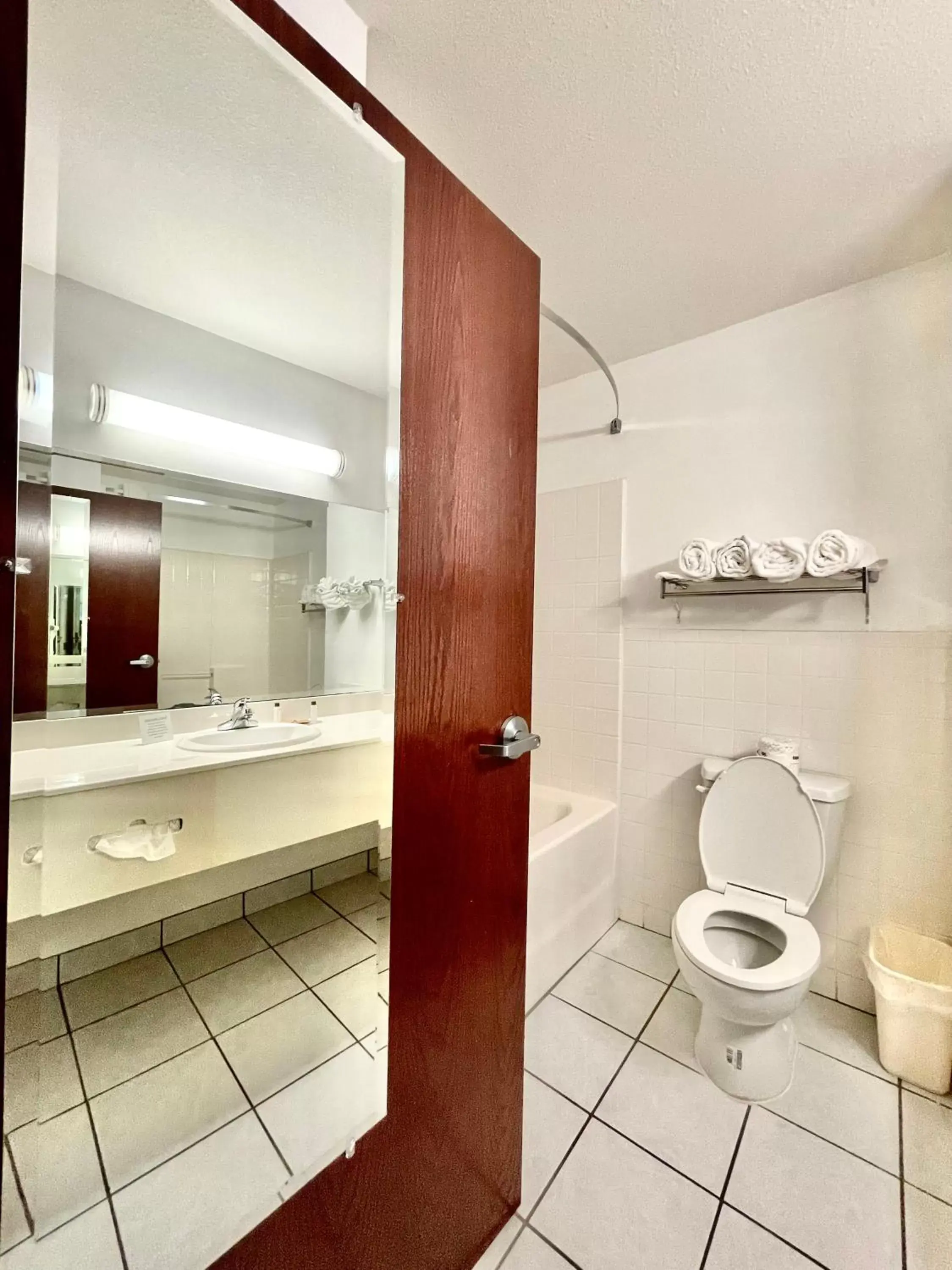 Bathroom in FairBridge Inn & Suites Cleburne