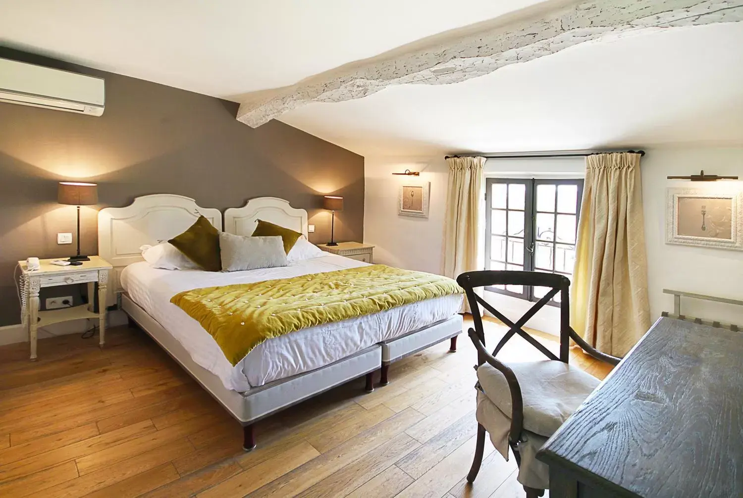 Photo of the whole room, Bed in Hôtel du Clos