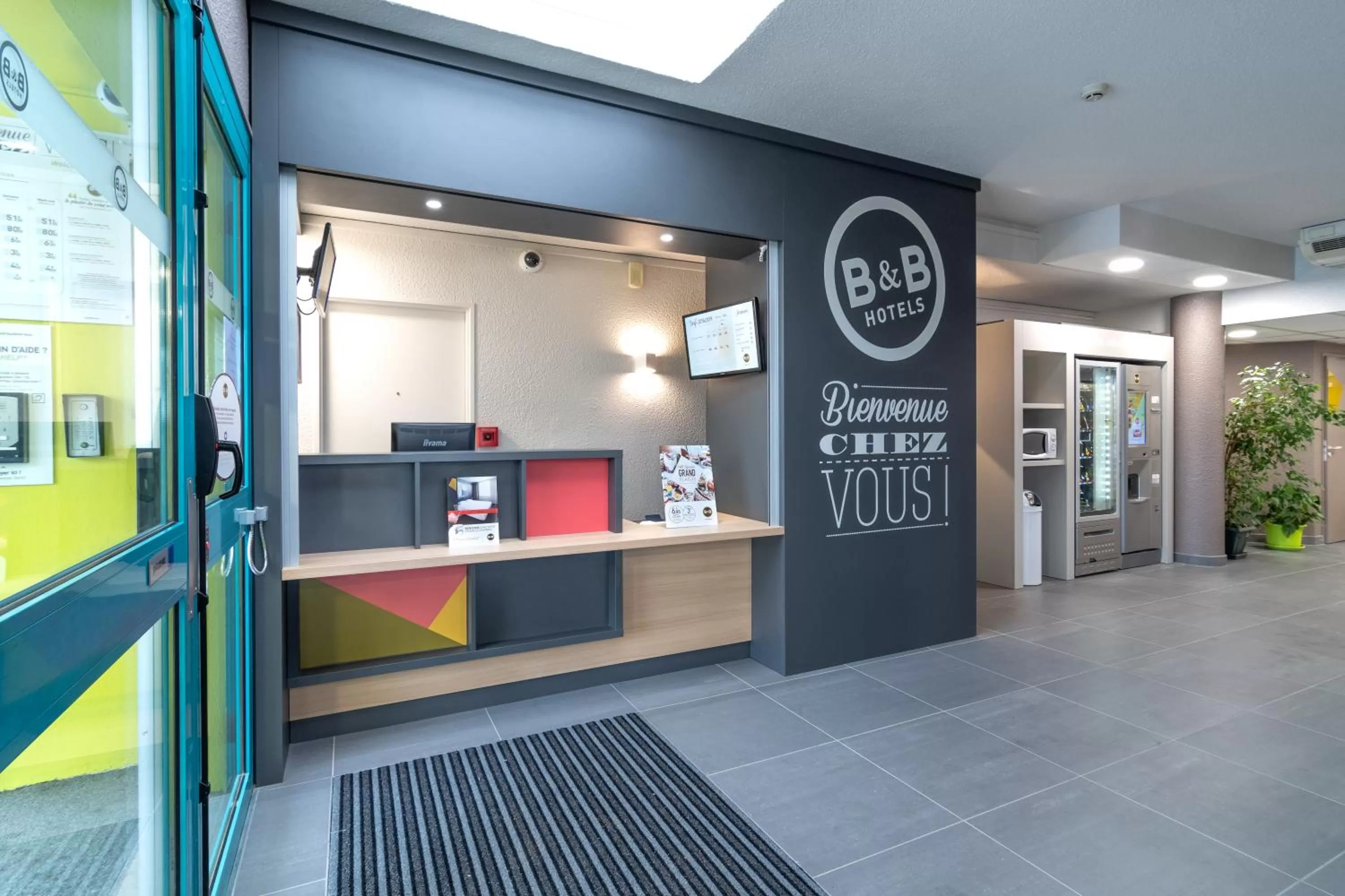 Lobby or reception in B&B HOTEL CHATEAUROUX Déols