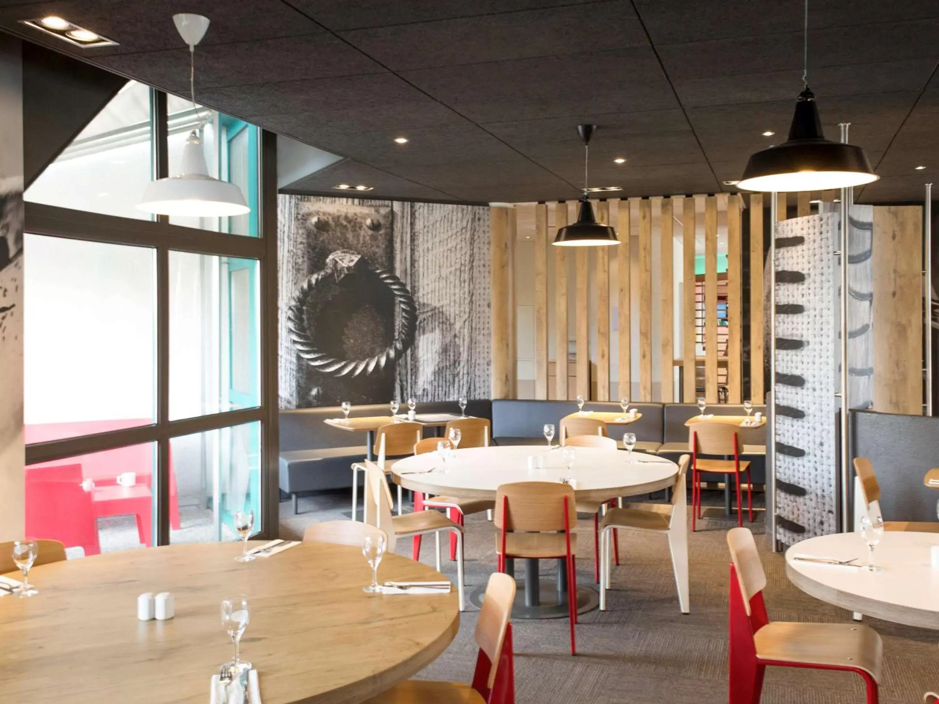 Restaurant/Places to Eat in ibis Lausanne Crissier