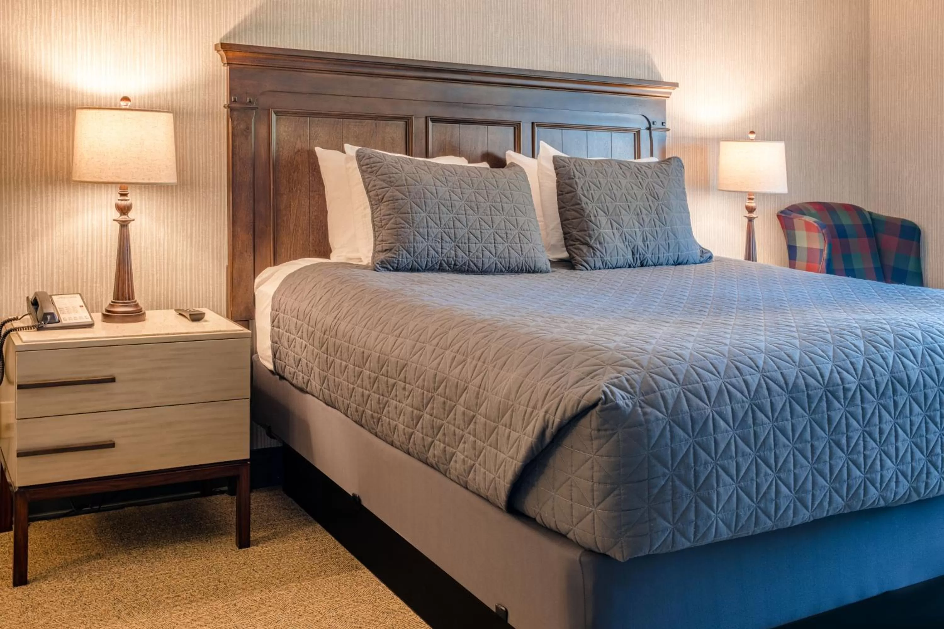 Bedroom, Bed in Red Coach Inn