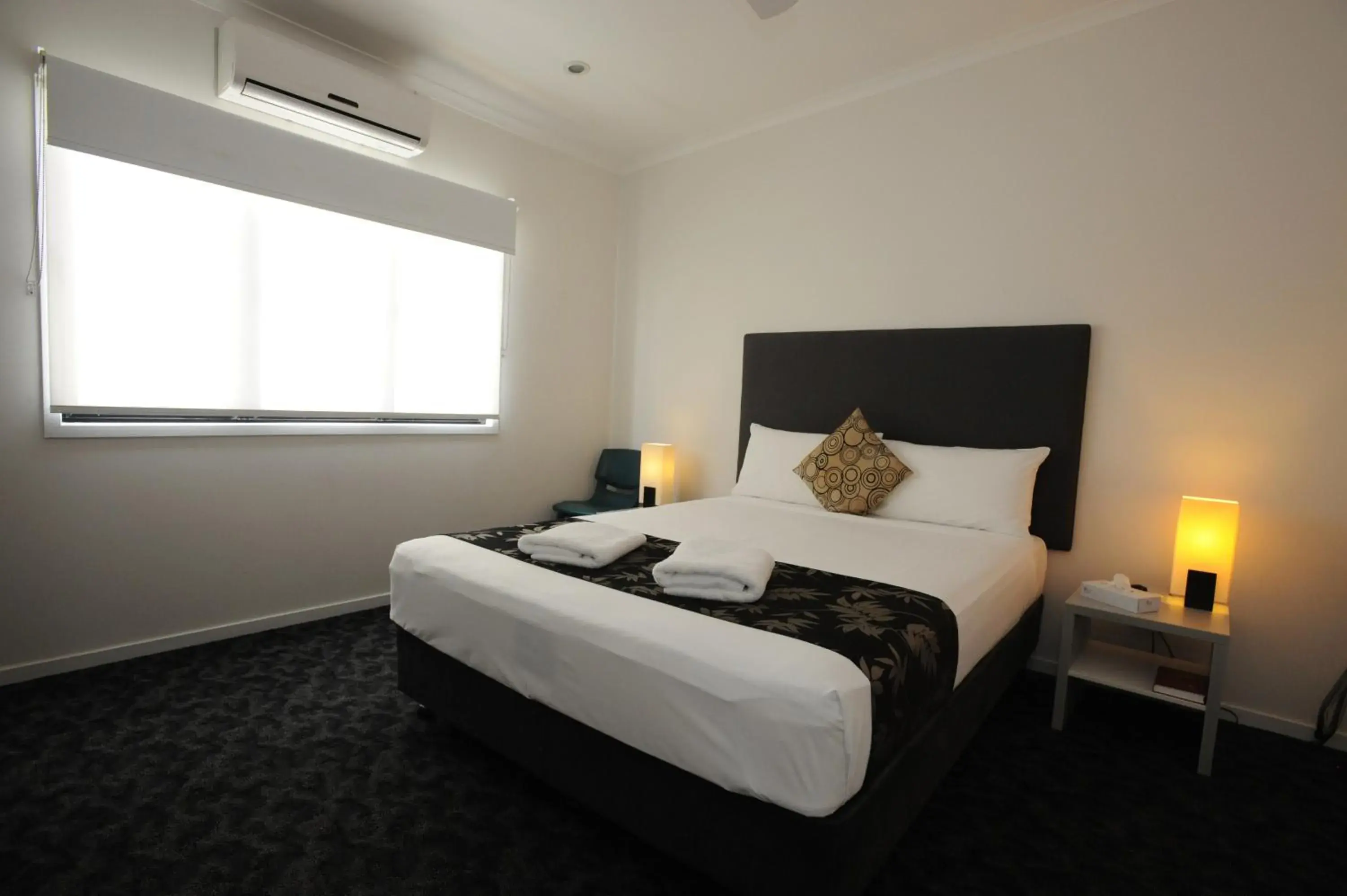 Premium Queen Room - Not pet friendly in Shoredrive Motel Premium Queen Room - Not pet friendly in Shoredrive Motel