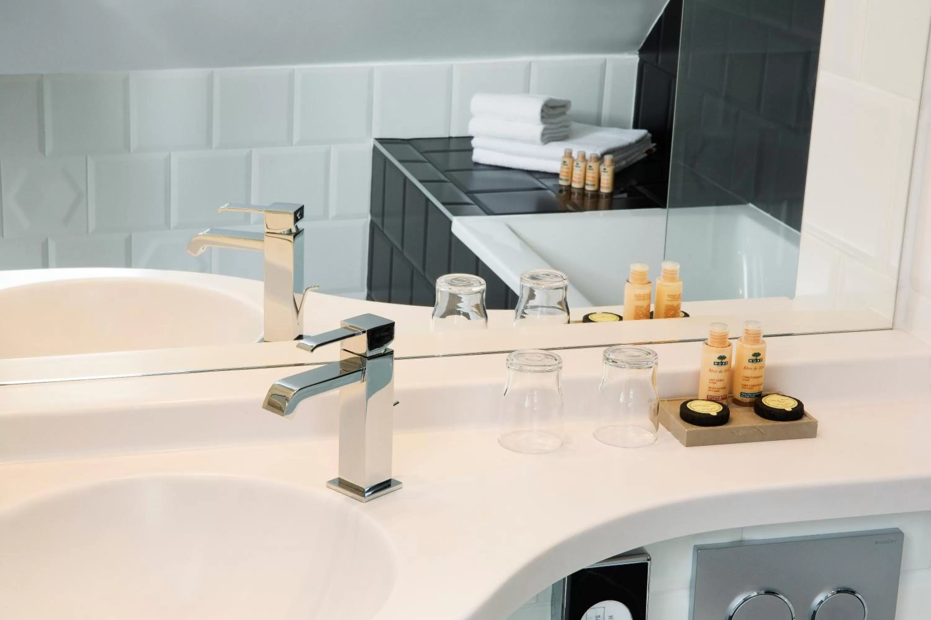 Bathroom in Hotel Haussmann Saint Augustin