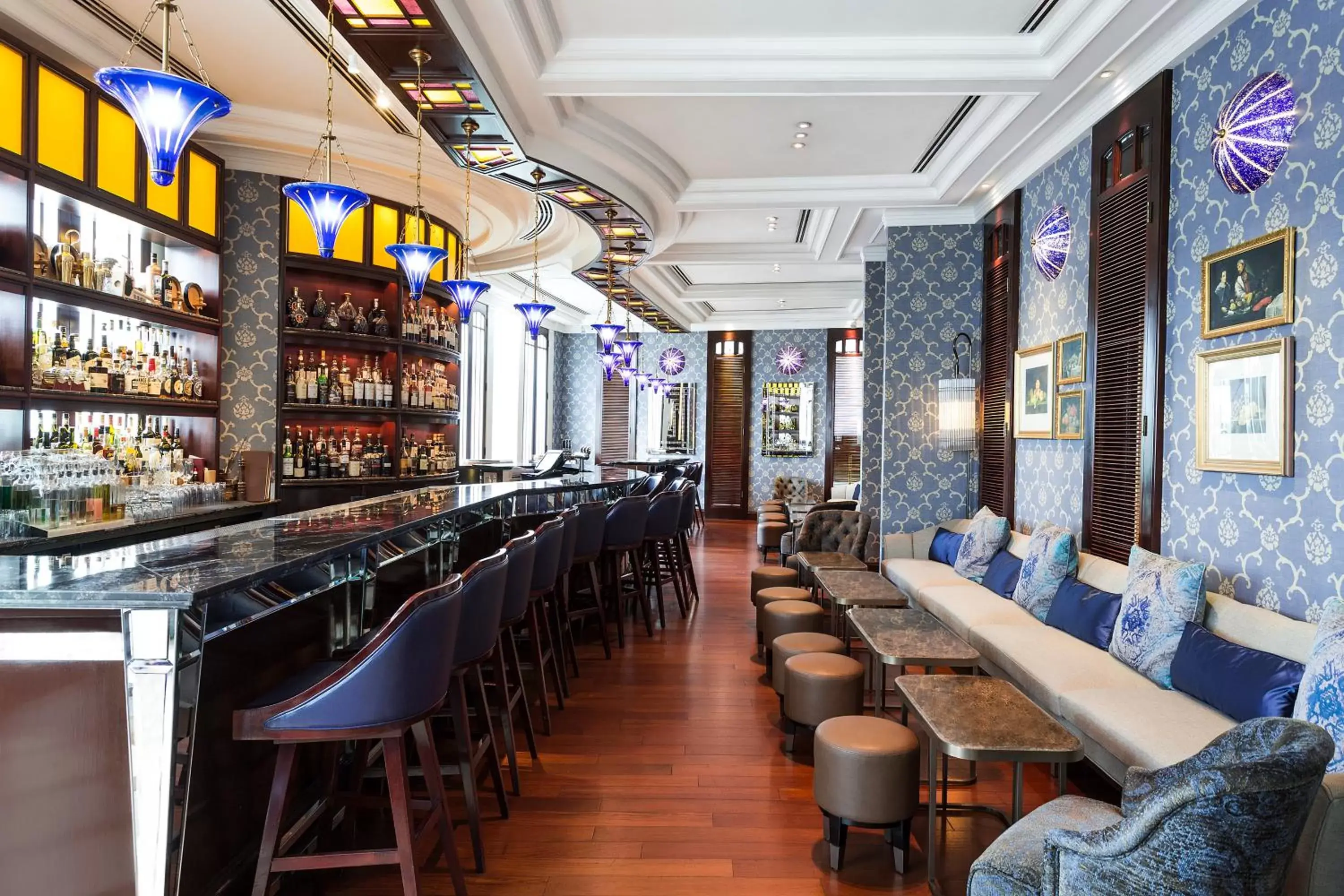 Restaurant/places to eat, Lounge/Bar in Island Shangri-La, Hong Kong