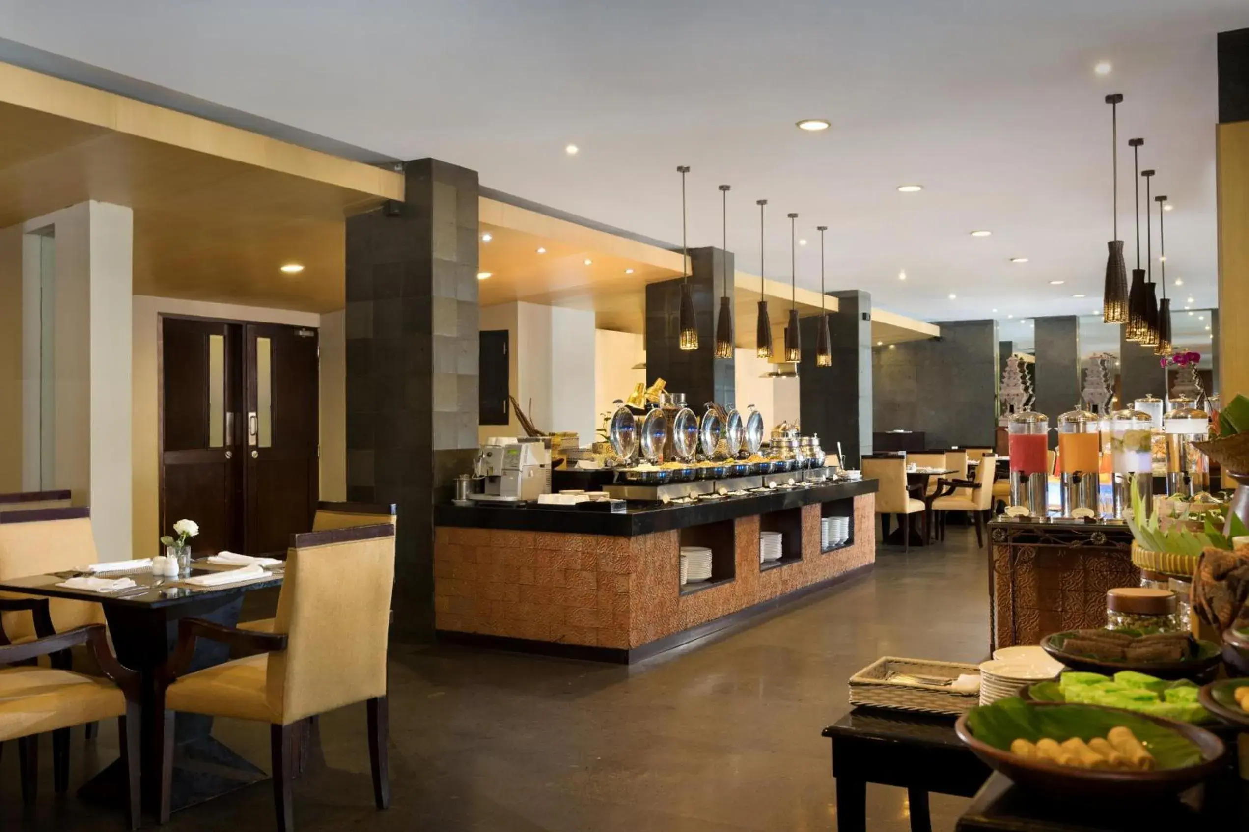 Restaurant/places to eat in Hotel Santika Premiere Malang