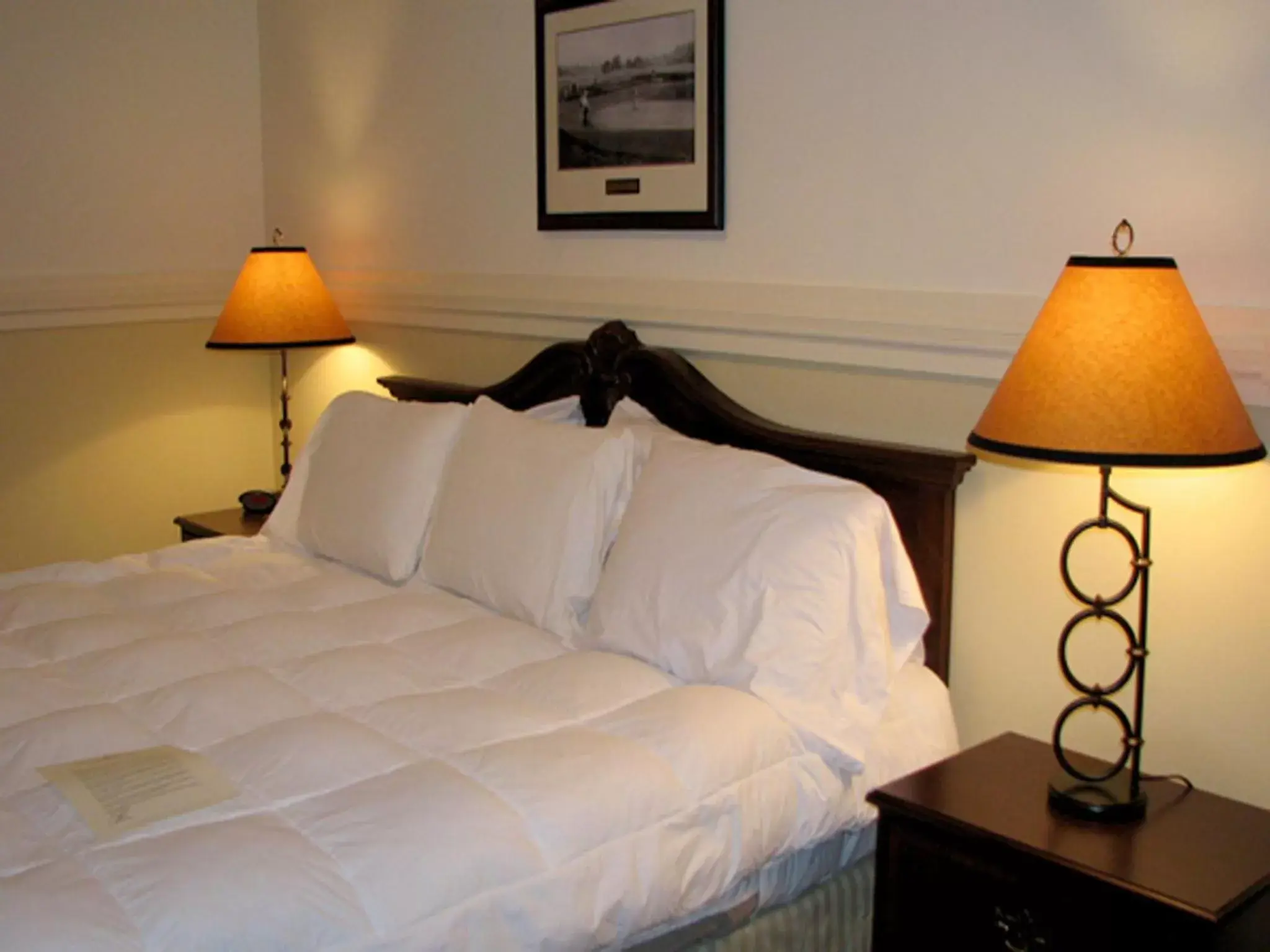 Photo of the whole room, Bed in Shawnee Inn and Golf Resort