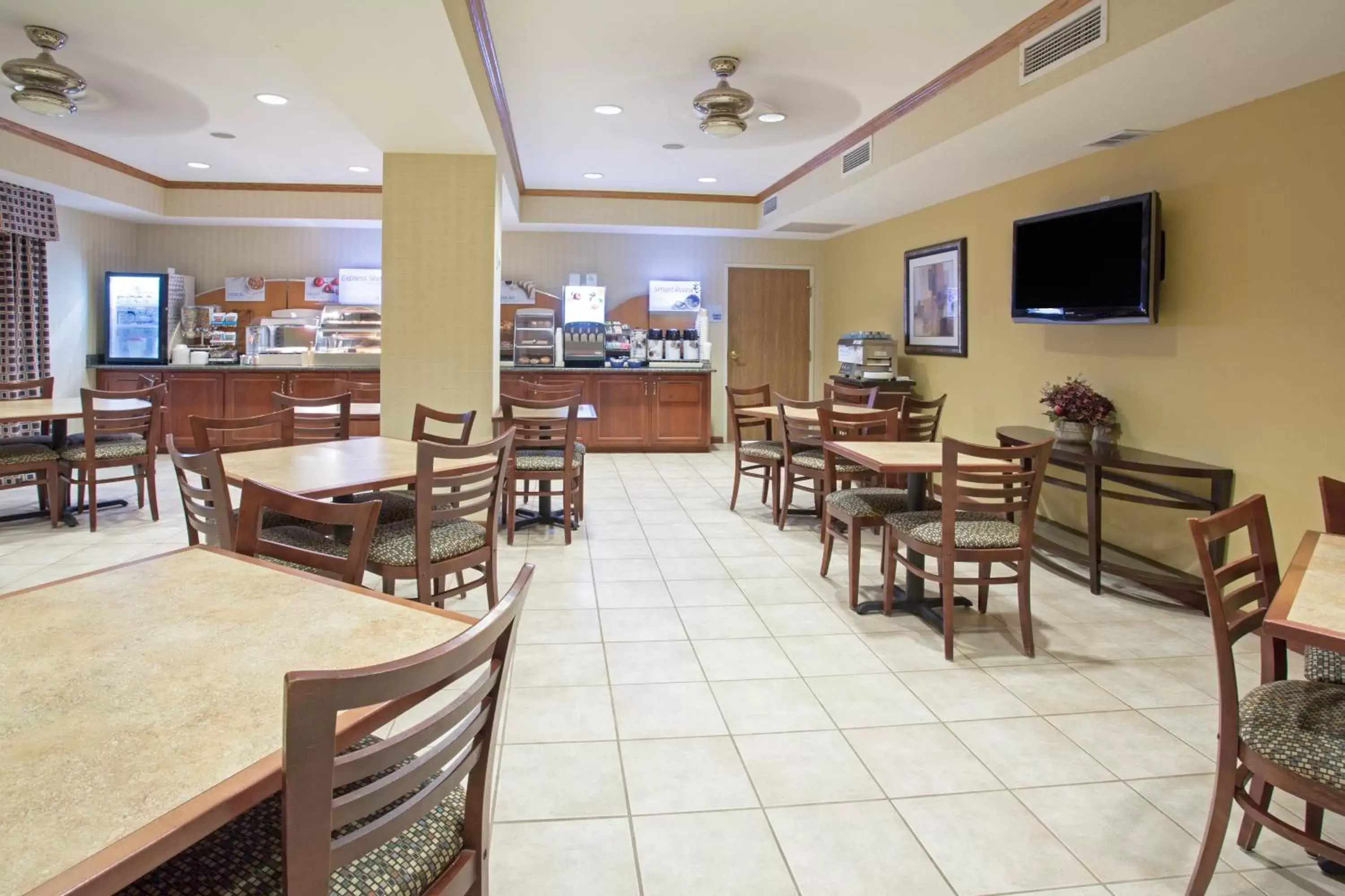 Breakfast, Restaurant/Places to Eat in Holiday Inn Express & Suites Abilene, an IHG Hotel