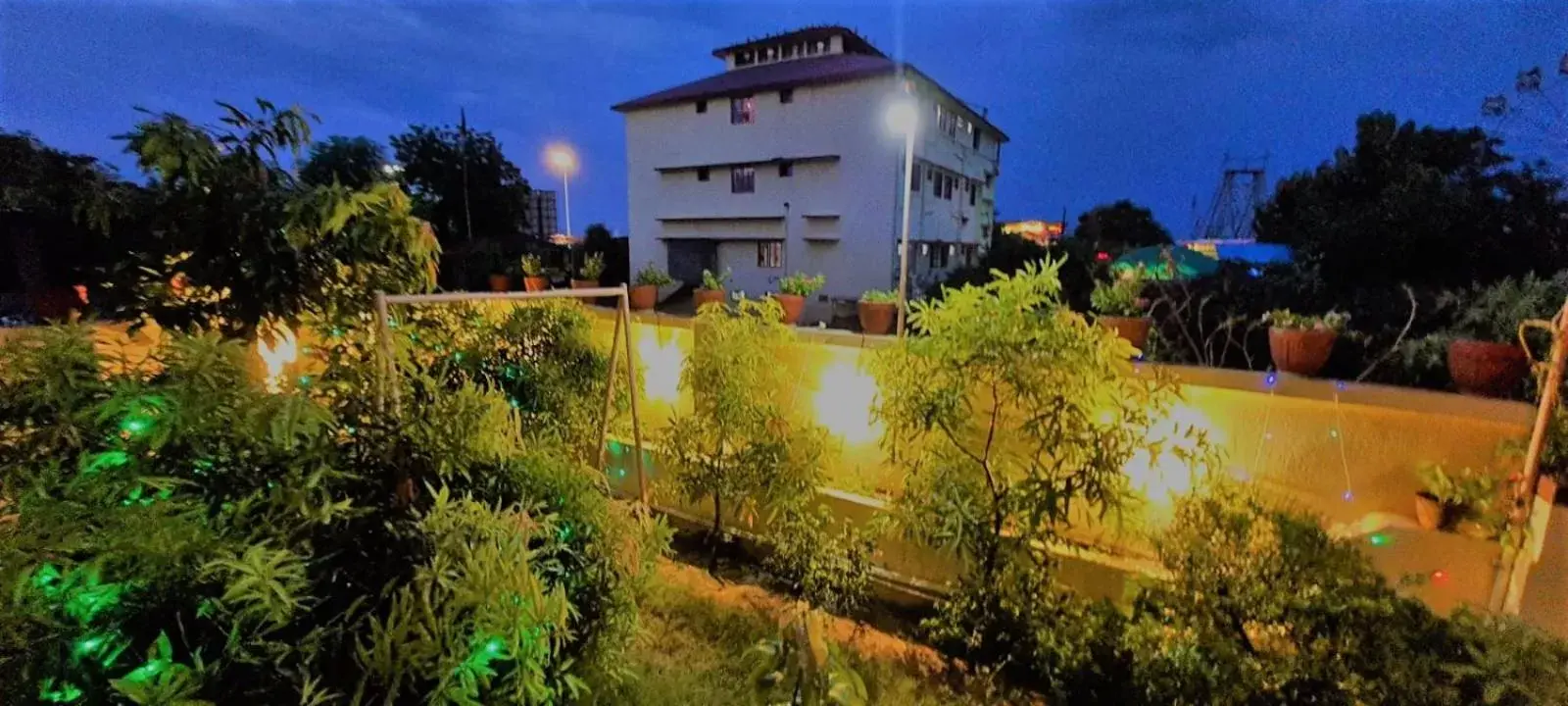 Garden, Property Building in Hotel Temple On Ganges