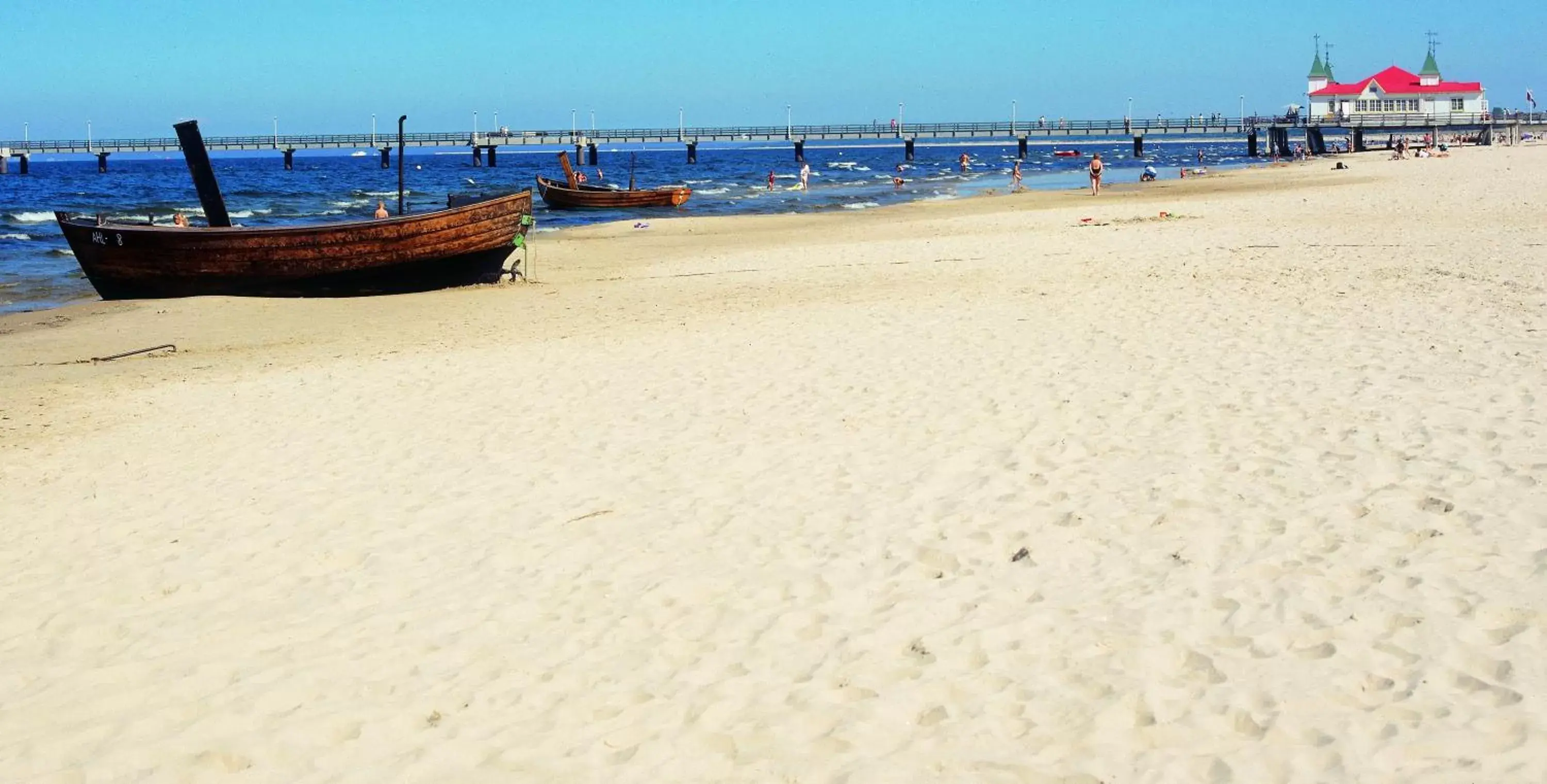 Nearby landmark, Beach in Garni Eden Hotels