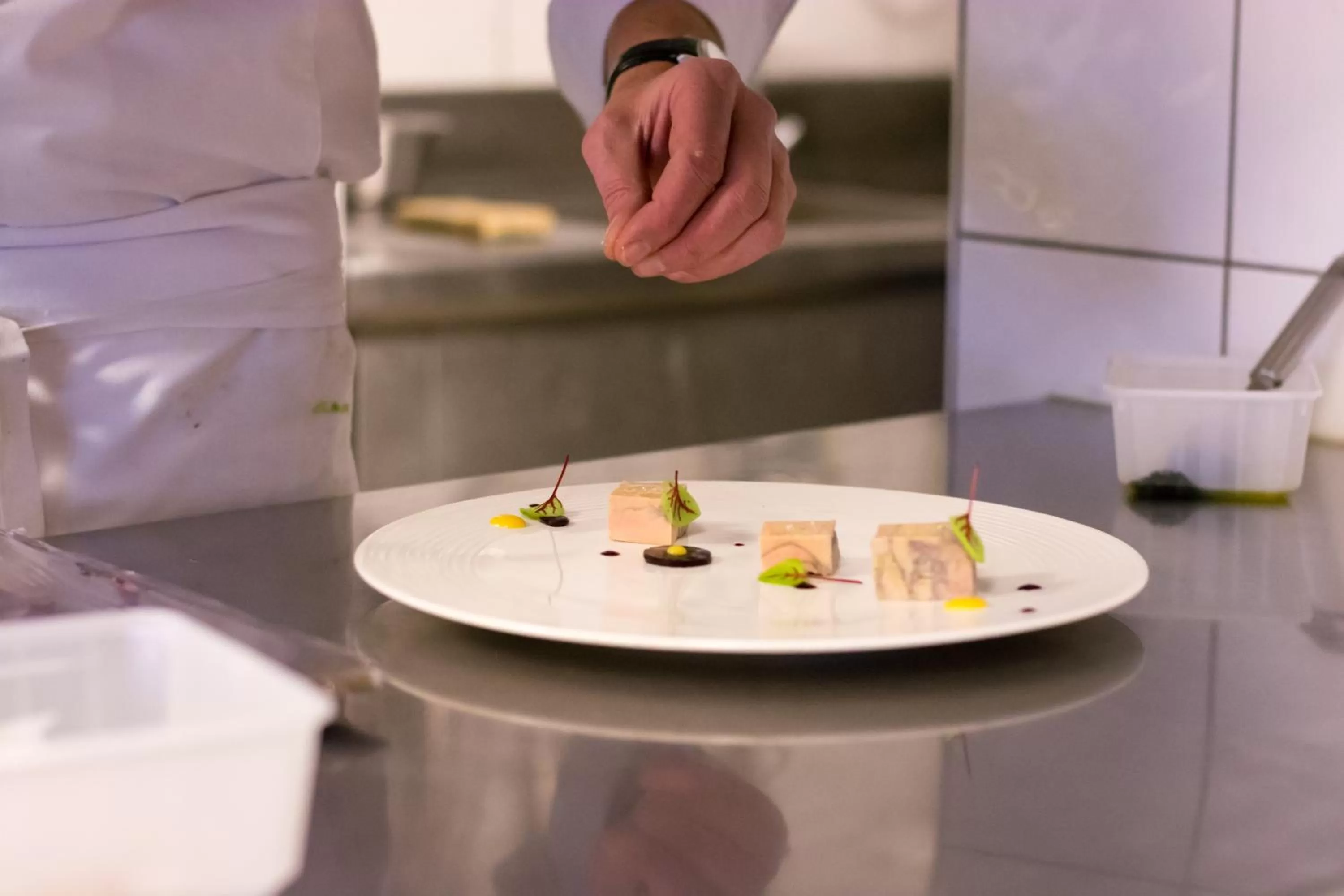 Food close-up in Hôtel Koh-I Nor by Les Etincelles