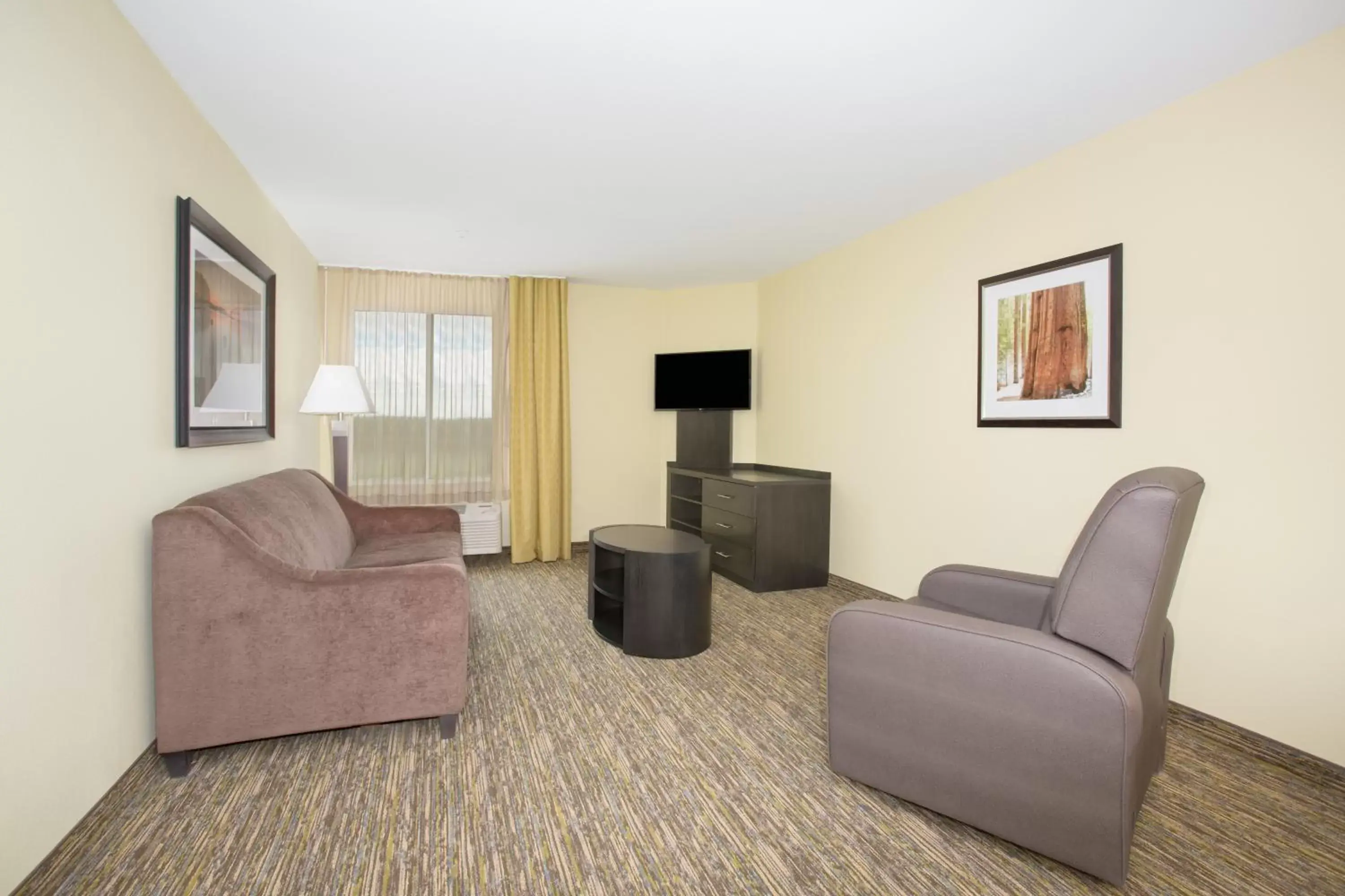 Photo of the whole room, Seating Area in Candlewood Suites Longmont, an IHG Hotel