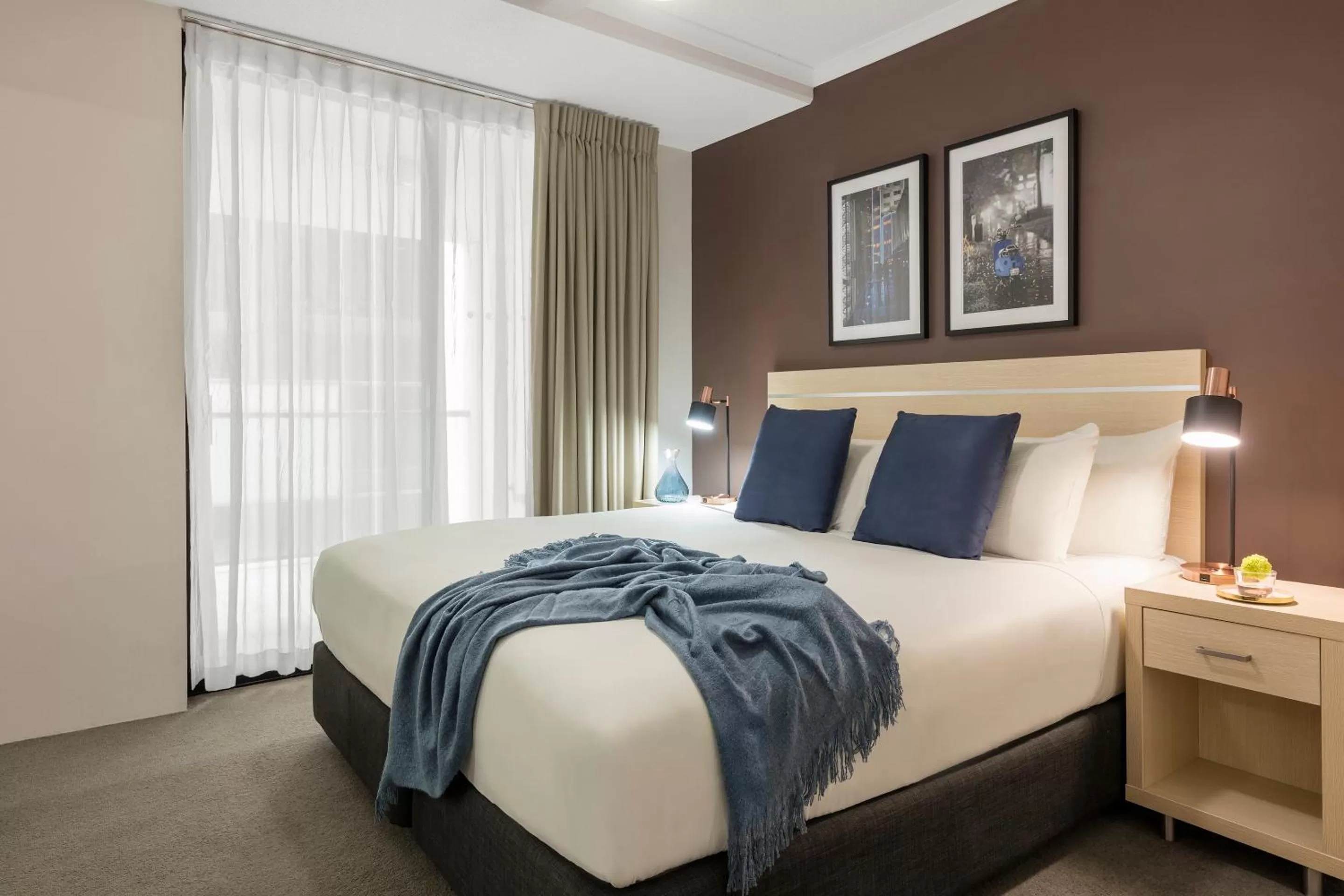 Bed in Oaks Brisbane River City Suites