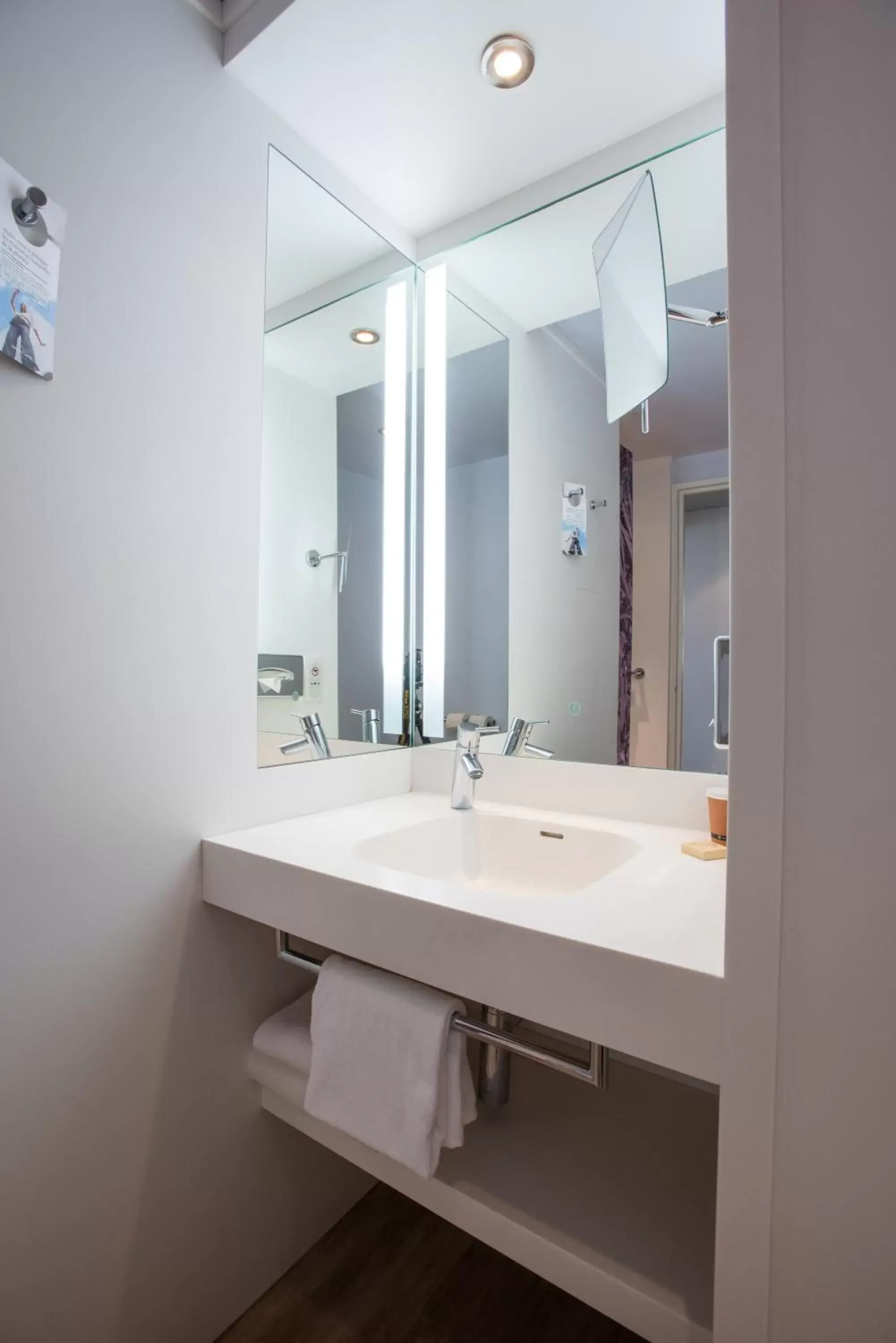 Bathroom in Mercure Marseille Centre Vieux Port