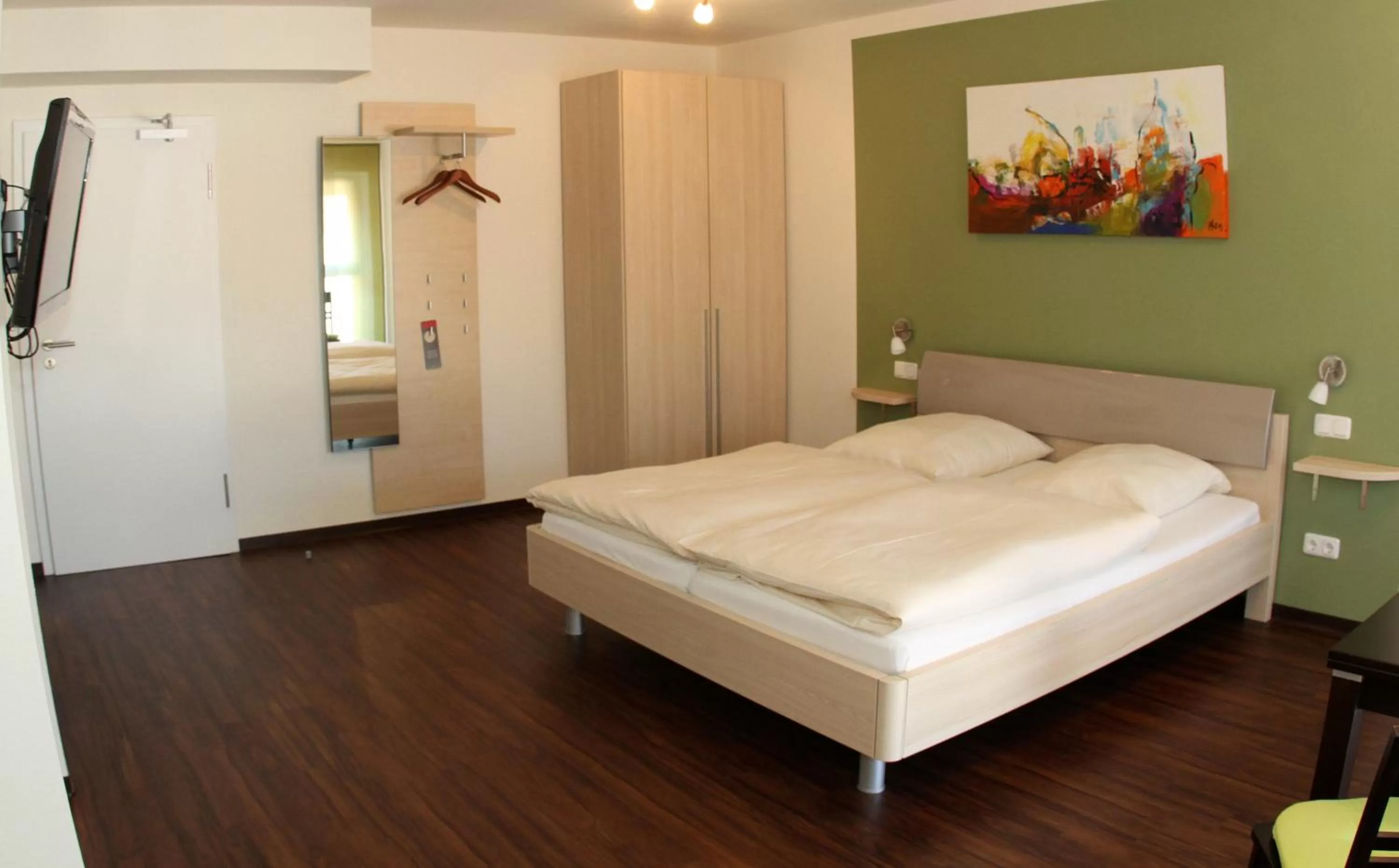 Photo of the whole room, Bed in Frühstückshotel Landgasthof Kramer