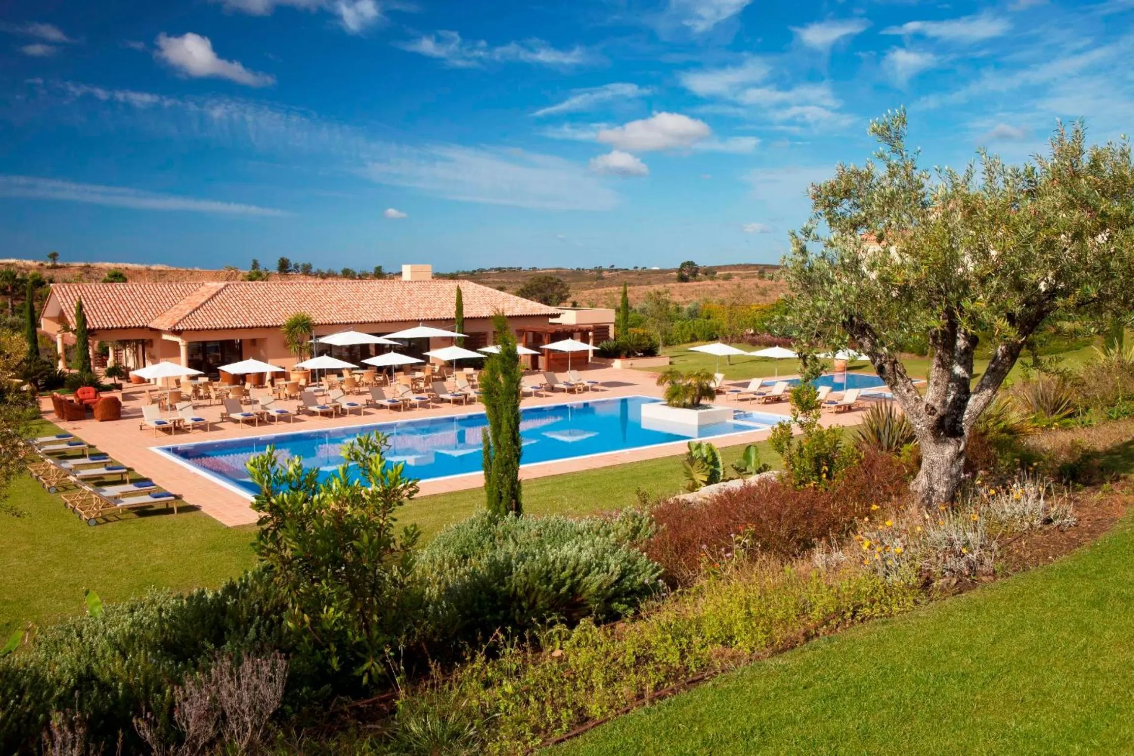 Swimming pool in Monte Rei Golf & Country Club